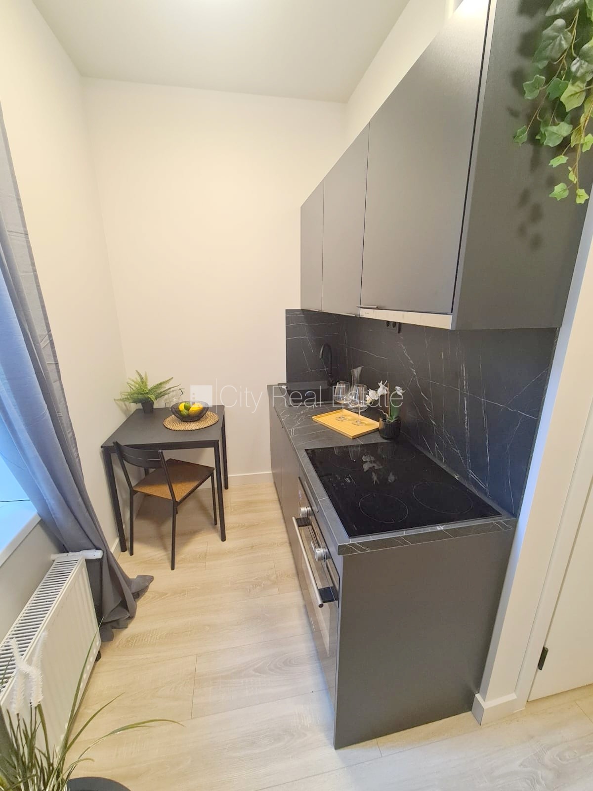 Sludinājumi. Fasādes māja, renovēta māja, slēgts pagalms, ieeja no ielas un pagalma, kāpņu telpa pēc kapitālā Cena: 320 EUR/mēn Foto #5