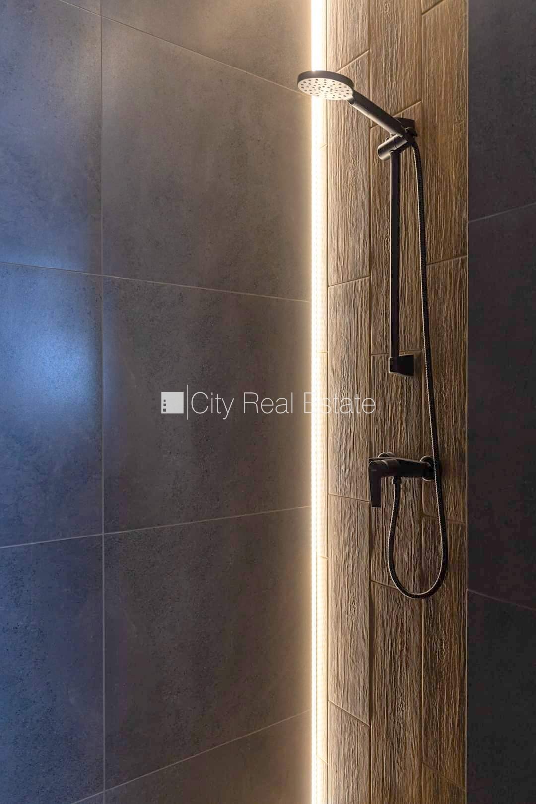 Sludinājumi. Fasādes māja, renovēta māja, slēgts pagalms, ieeja no ielas un pagalma, kāpņu telpa pēc kapitālā Cena: 320 EUR/mēn Foto #12