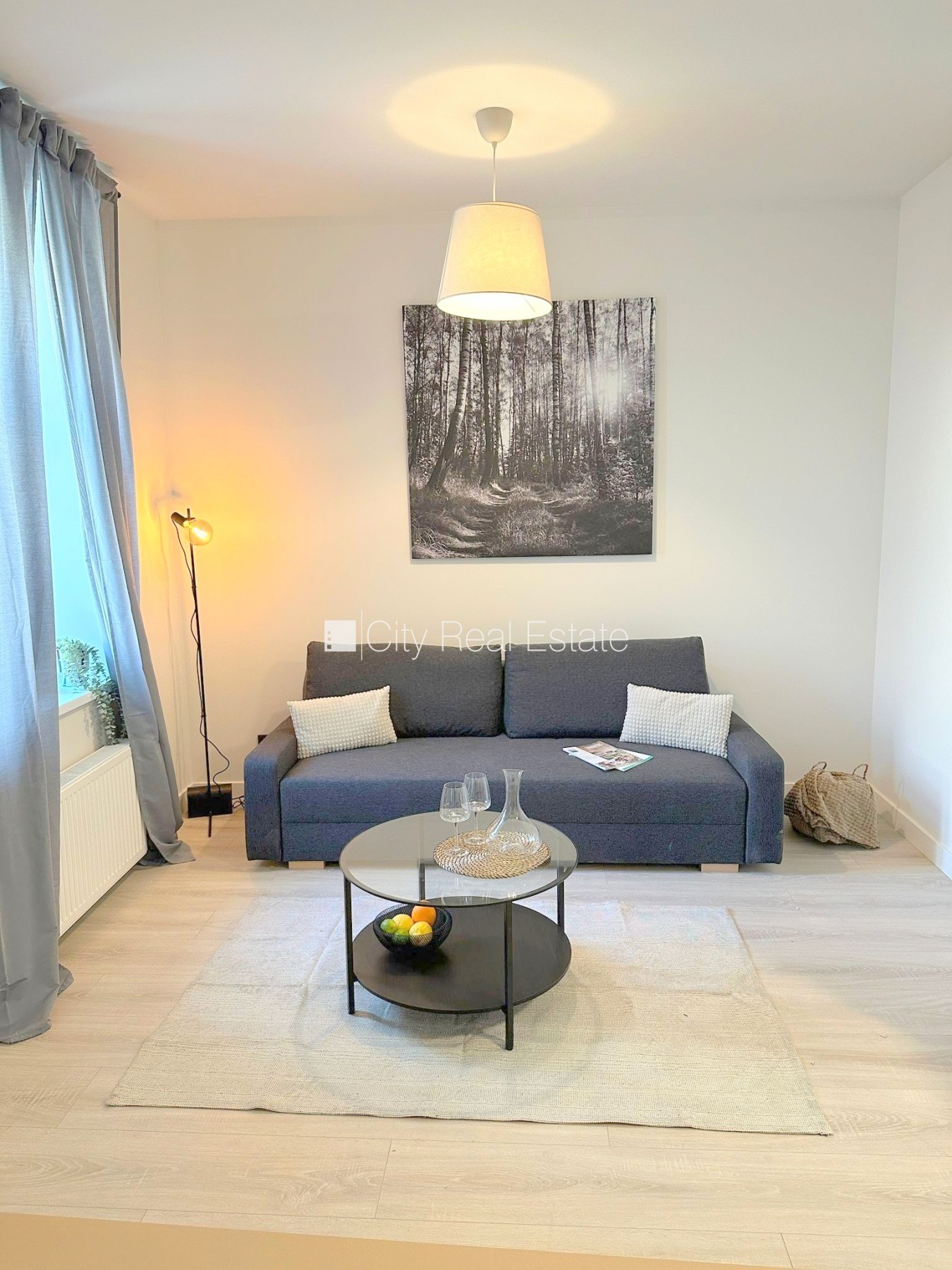 Объявление. Фасадный дом, реновированный дом, закрытый двор, вход с улицы и со двора, лестничная клетка после Цена: 370 EUR/мес. Foto #9