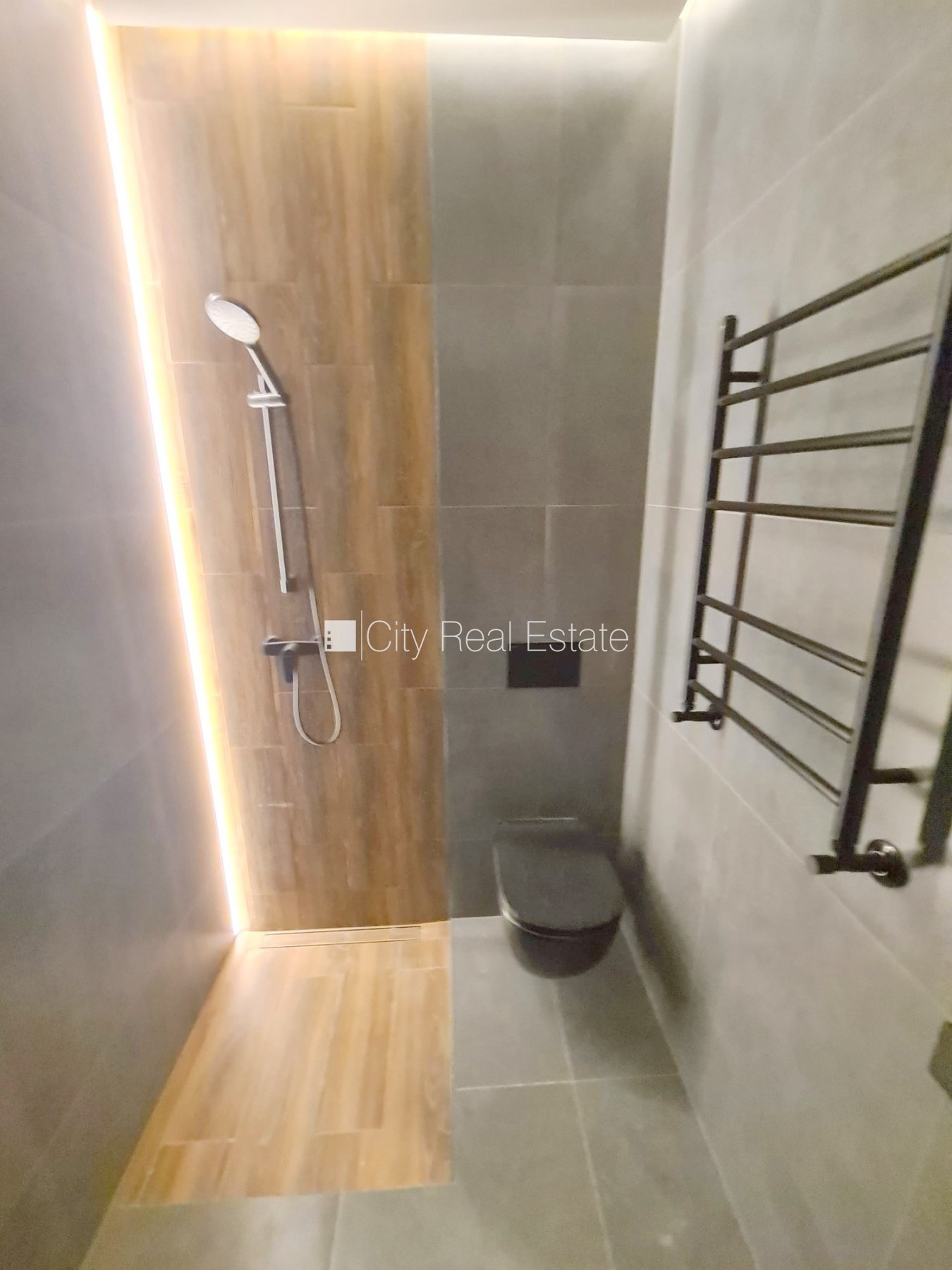 Sludinājumi. Fasādes māja, renovēta māja, slēgts pagalms, ieeja no ielas un pagalma, kāpņu telpa pēc kapitālā Cena: 370 EUR/mēn Foto #8