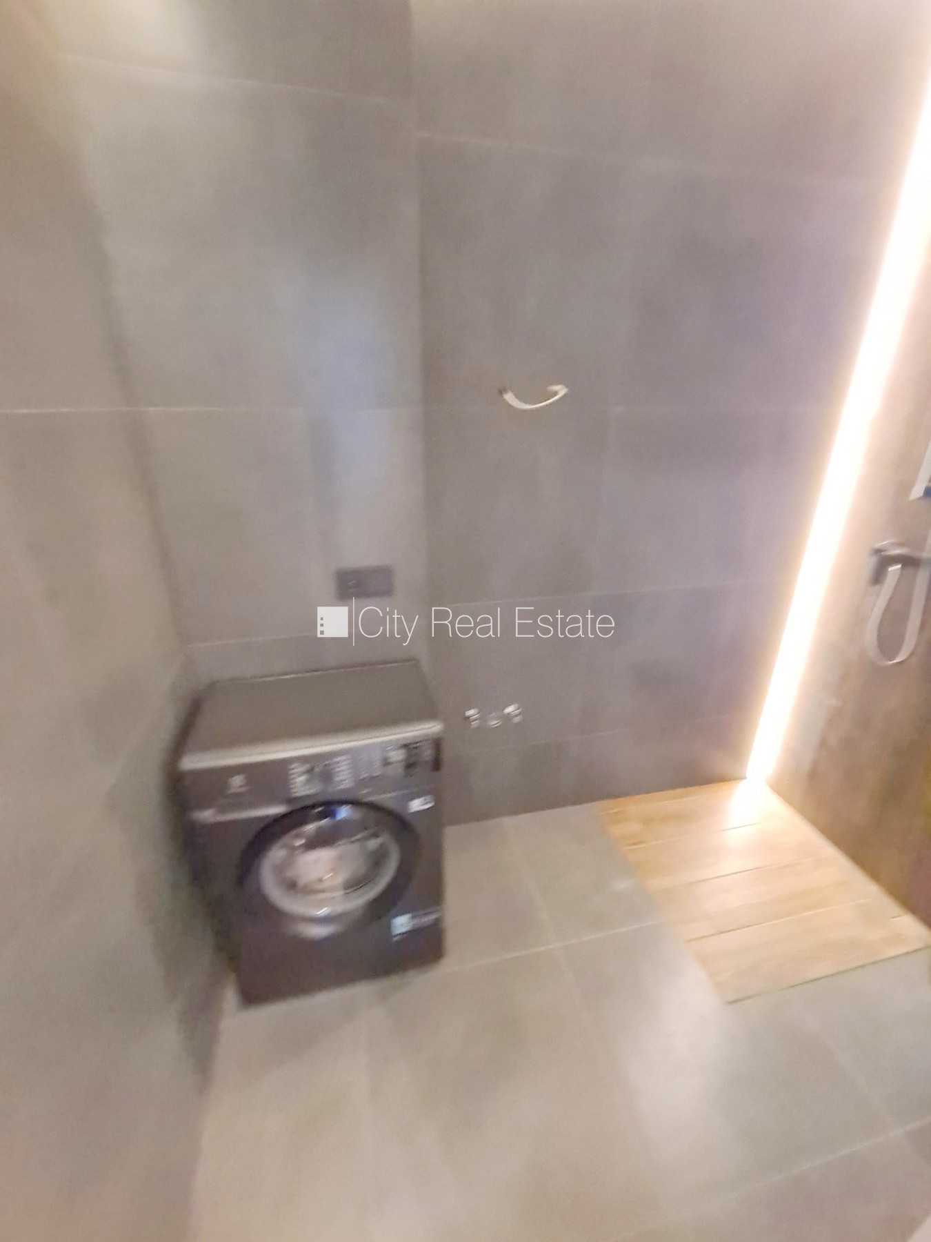 Sludinājumi. Fasādes māja, renovēta māja, slēgts pagalms, ieeja no ielas un pagalma, kāpņu telpa pēc kapitālā Cena: 370 EUR/mēn Foto #10