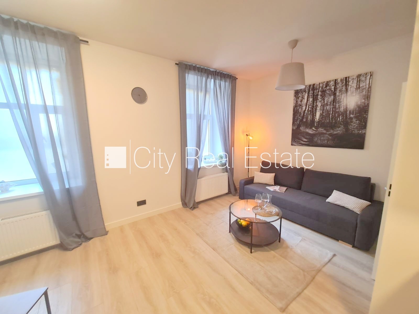 Sludinājumi. Fasādes māja, renovēta māja, slēgts pagalms, ieeja no ielas un pagalma, kāpņu telpa pēc kapitālā Cena: 400 EUR/mēn Foto #5