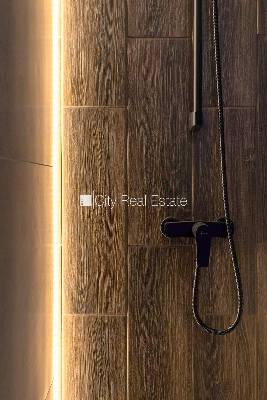 Sludinājumi. Fasādes māja, renovēta māja, slēgts pagalms, ieeja no ielas un pagalma, kāpņu telpa pēc kapitālā Cena: 400 EUR/mēn Foto #13