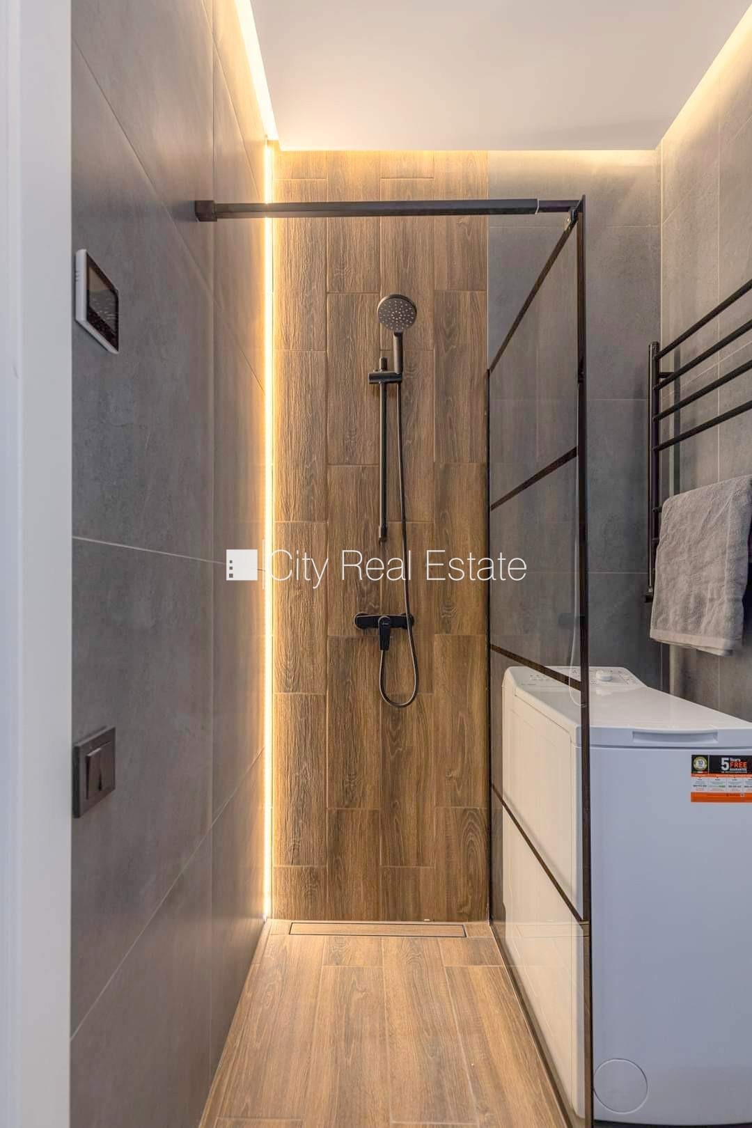 Sludinājumi. Fasādes māja, renovēta māja, slēgts pagalms, ieeja no ielas un pagalma, kāpņu telpa pēc kapitālā Cena: 400 EUR/mēn Foto #14