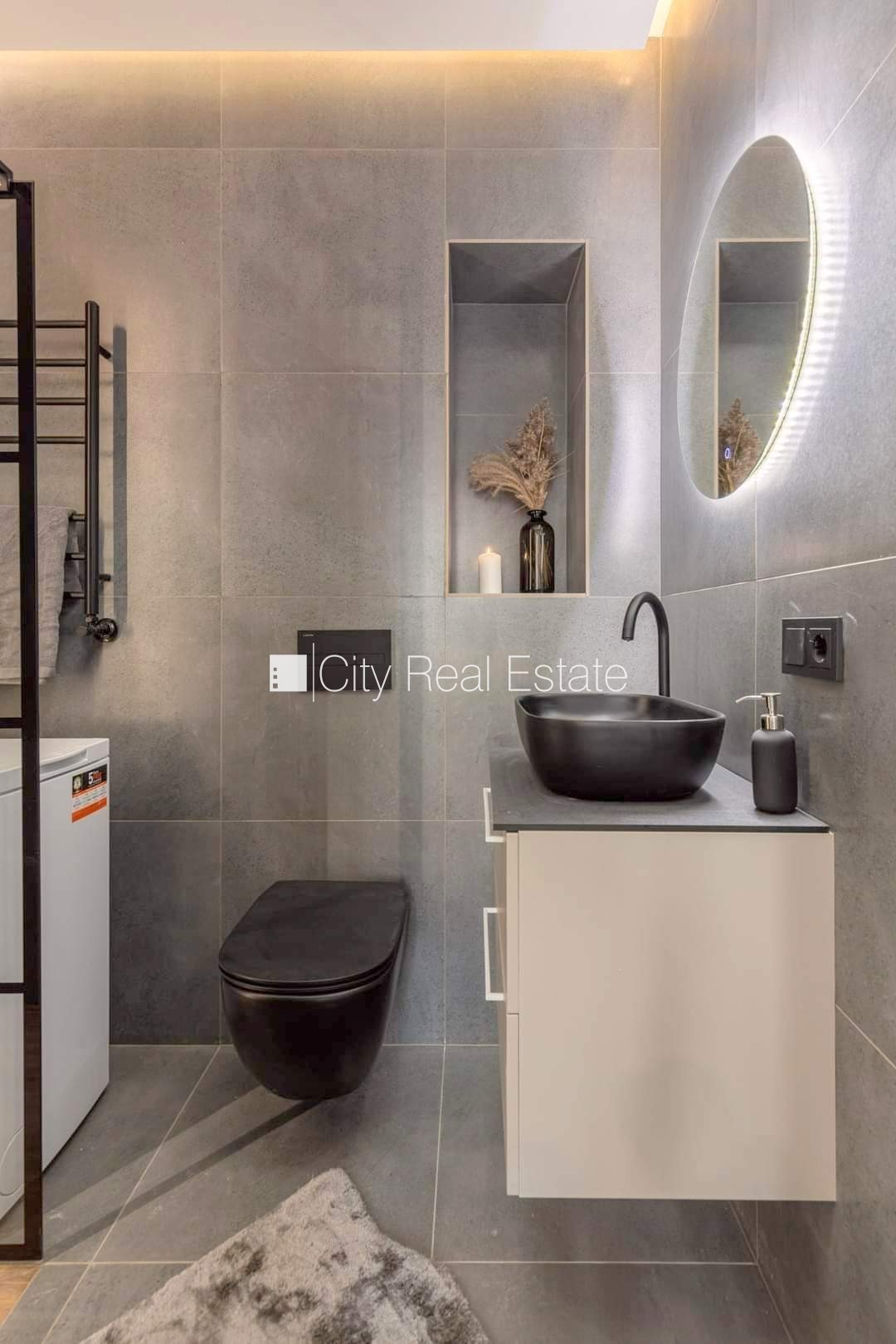 Sludinājumi. Fasādes māja, renovēta māja, slēgts pagalms, ieeja no ielas un pagalma, kāpņu telpa pēc kapitālā Cena: 400 EUR/mēn Foto #15