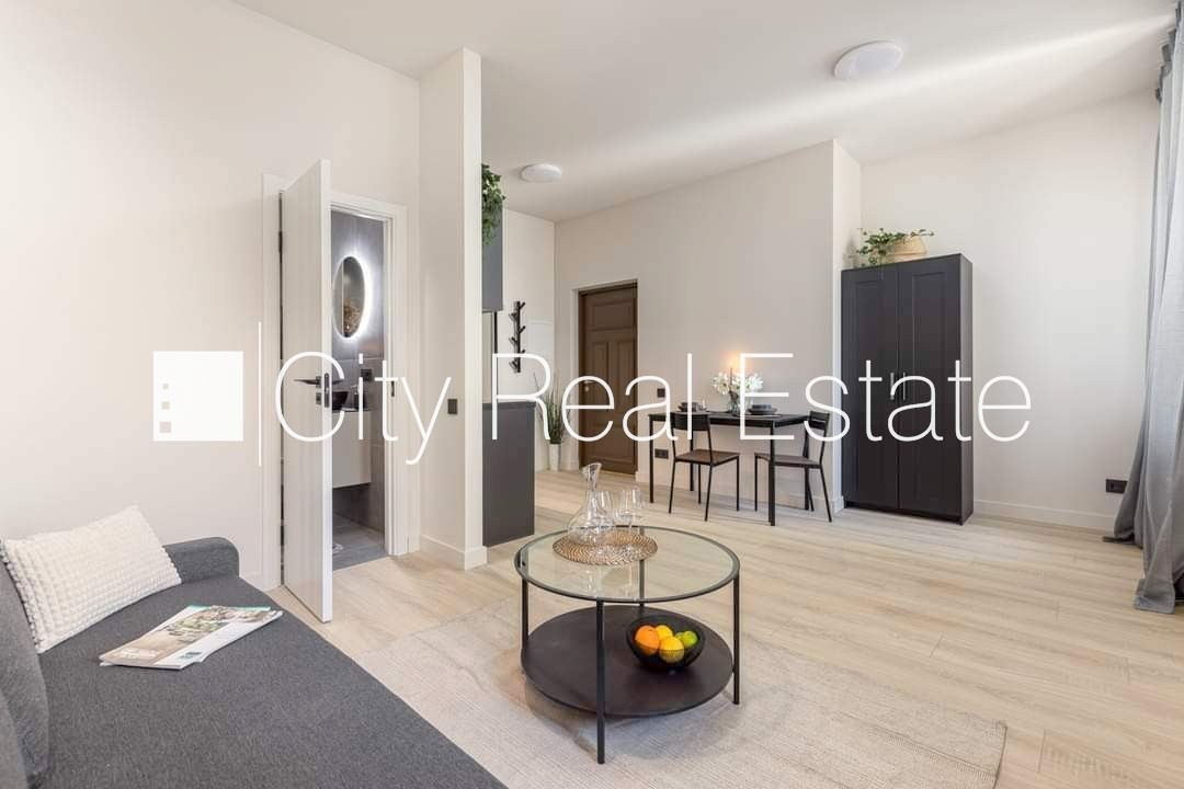 Sludinājumi. Fasādes māja, renovēta māja, slēgts pagalms, ieeja no ielas un pagalma, kāpņu telpa pēc kapitālā Cena: 400 EUR/mēn Foto #6