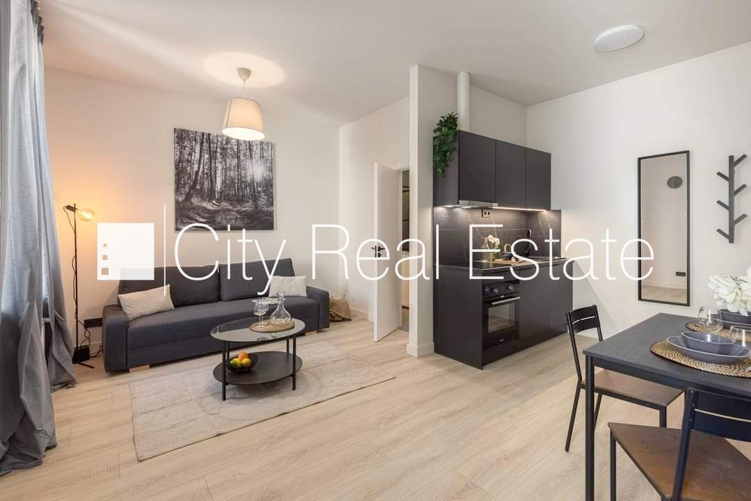 Sludinājumi. Fasādes māja, renovēta māja, slēgts pagalms, ieeja no ielas un pagalma, kāpņu telpa pēc kapitālā Cena: 370 EUR/mēn Foto #3