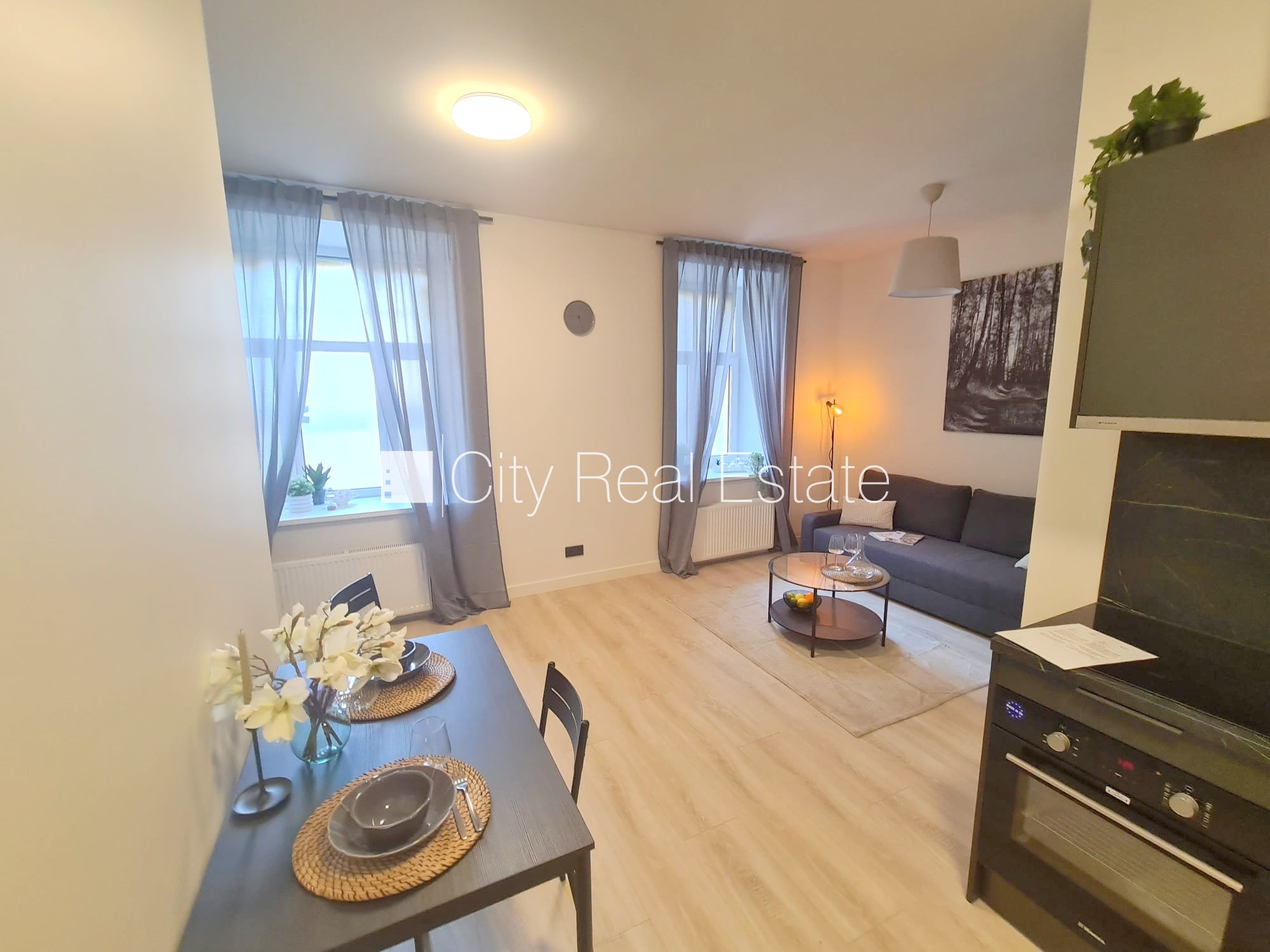 Sludinājumi. Fasādes māja, renovēta māja, slēgts pagalms, ieeja no ielas un pagalma, kāpņu telpa pēc kapitālā Cena: 370 EUR/mēn Foto #7