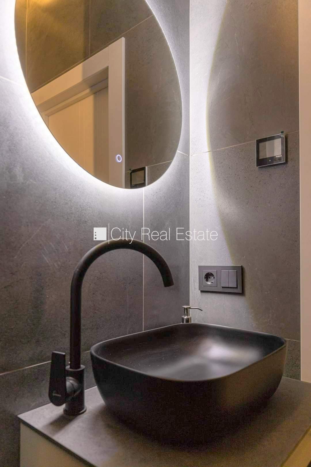 Sludinājumi. Fasādes māja, renovēta māja, slēgts pagalms, ieeja no ielas un pagalma, kāpņu telpa pēc kapitālā Cena: 370 EUR/mēn Foto #14