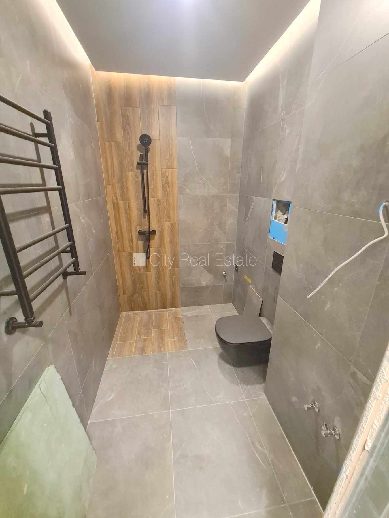 Sludinājumi. Pagalma ēka, renovēta māja, slēgta teritorija, ieeja no ielas un pagalma, kāpņu telpa pēc kapitālā Cena: 430 EUR/mēn Foto #9