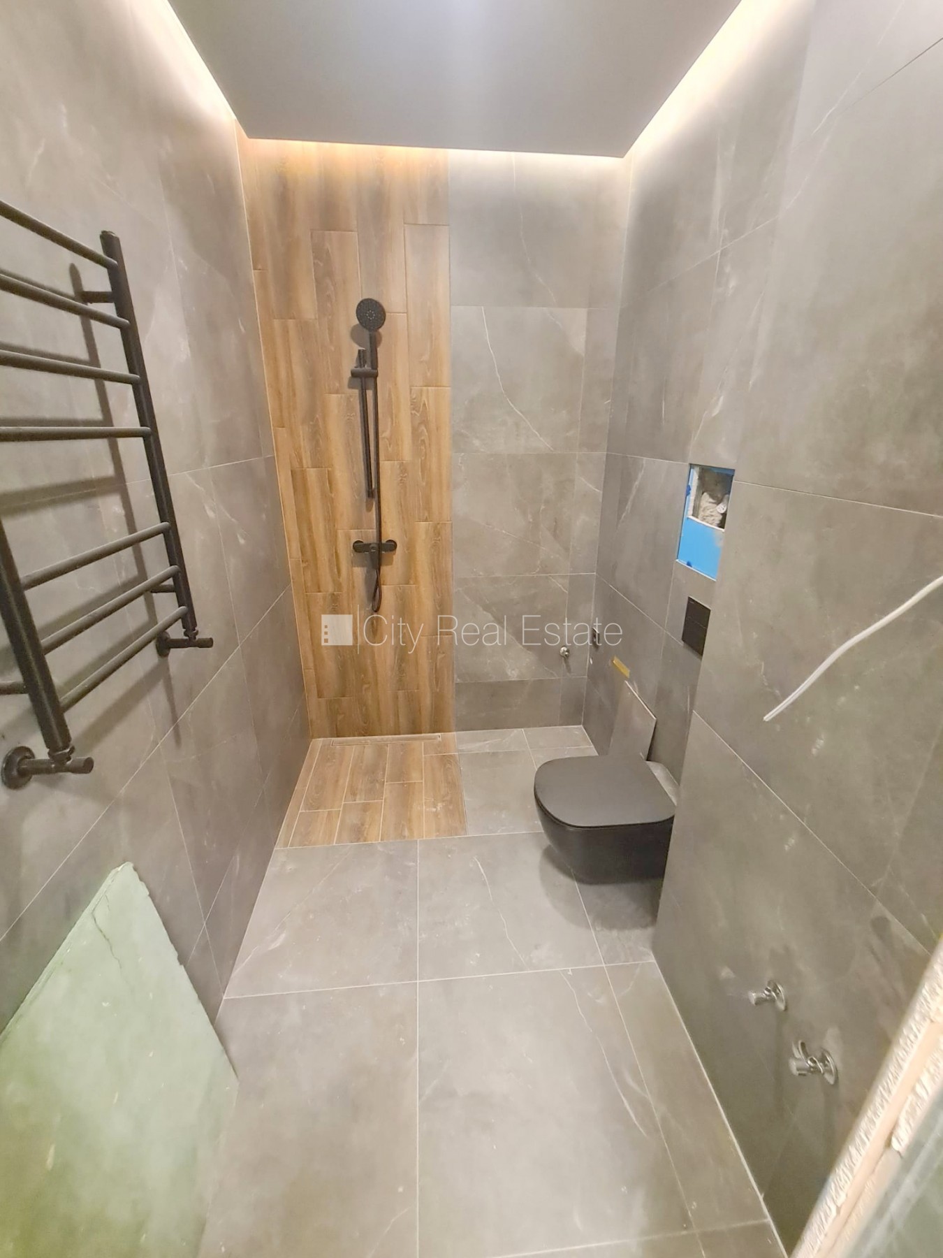 Sludinājumi. Pagalma ēka, renovēta māja, slēgta teritorija, ieeja no ielas un pagalma, kāpņu telpa pēc kapitālā Cena: 430 EUR/mēn Foto #8