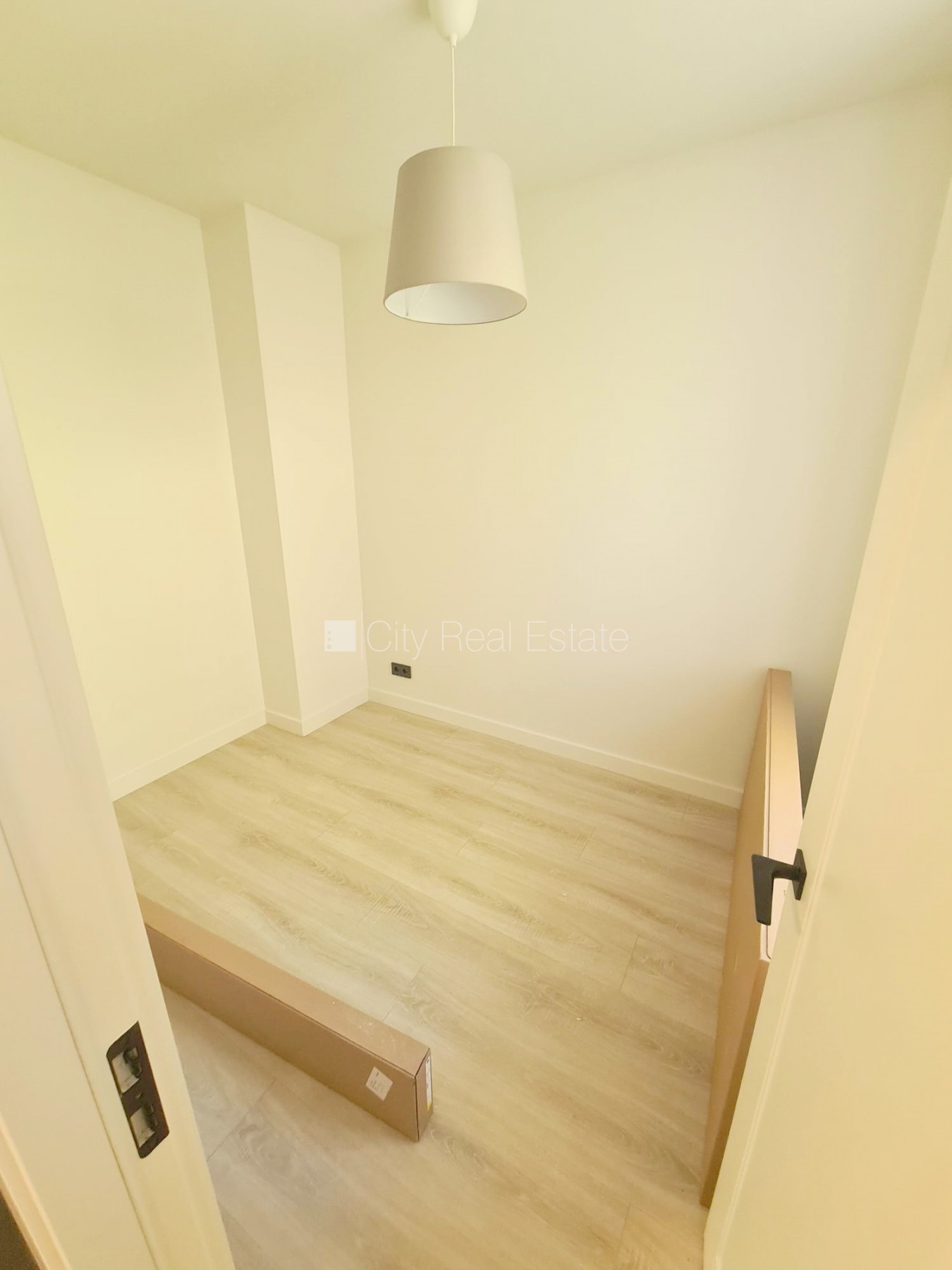 Sludinājumi. Pagalma ēka, renovēta māja, slēgta teritorija, ieeja no ielas un pagalma, kāpņu telpa pēc kapitālā Cena: 430 EUR/mēn Foto #7