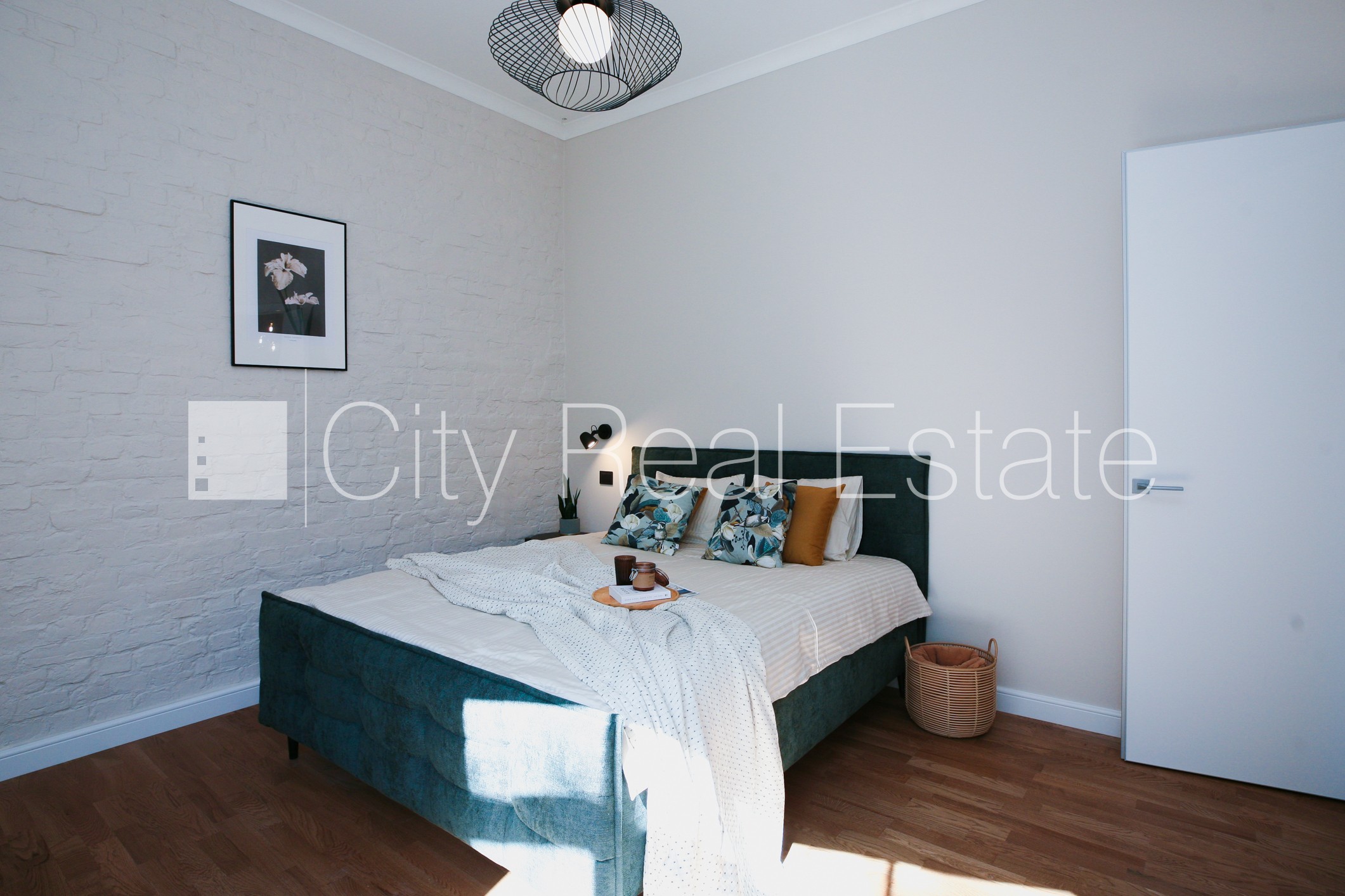 Sludinājumi. Renovēta māja, slēgts pagalms, dušas kabīne, dīvāns, divguļamā gulta, virtuves galds, krēsli, Cena: 750 EUR/mēn Foto #8