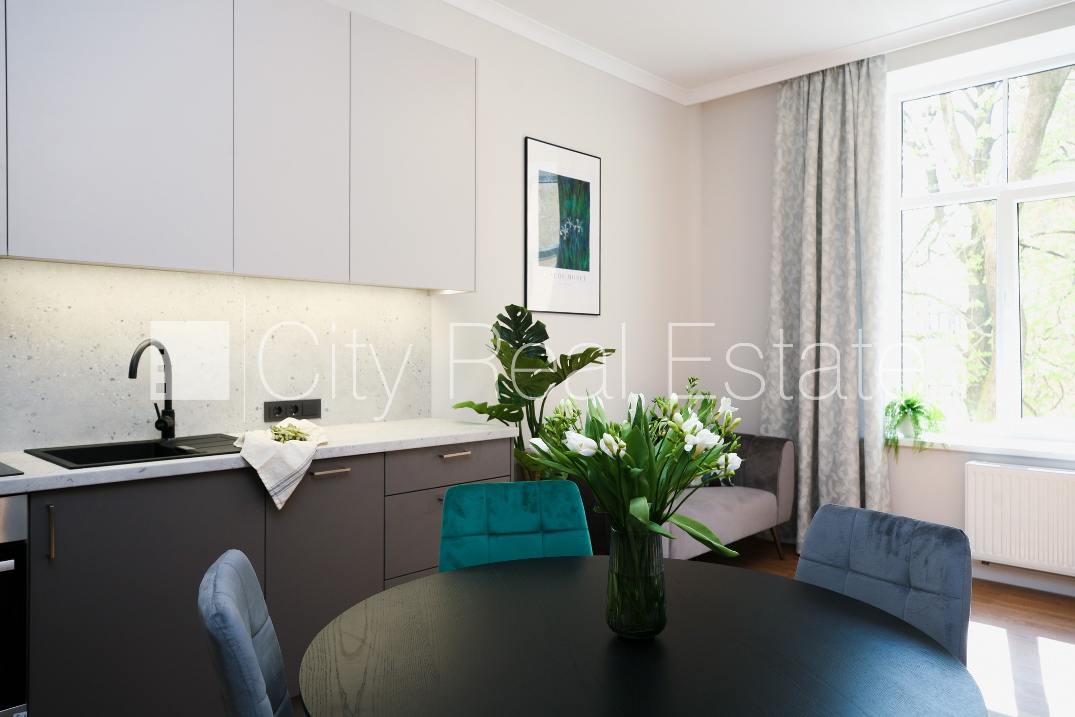 Sludinājumi. Renovēta māja, slēgts pagalms, dušas kabīne, dīvāns, divguļamā gulta, virtuves galds, krēsli, Cena: 750 EUR/mēn Foto #5