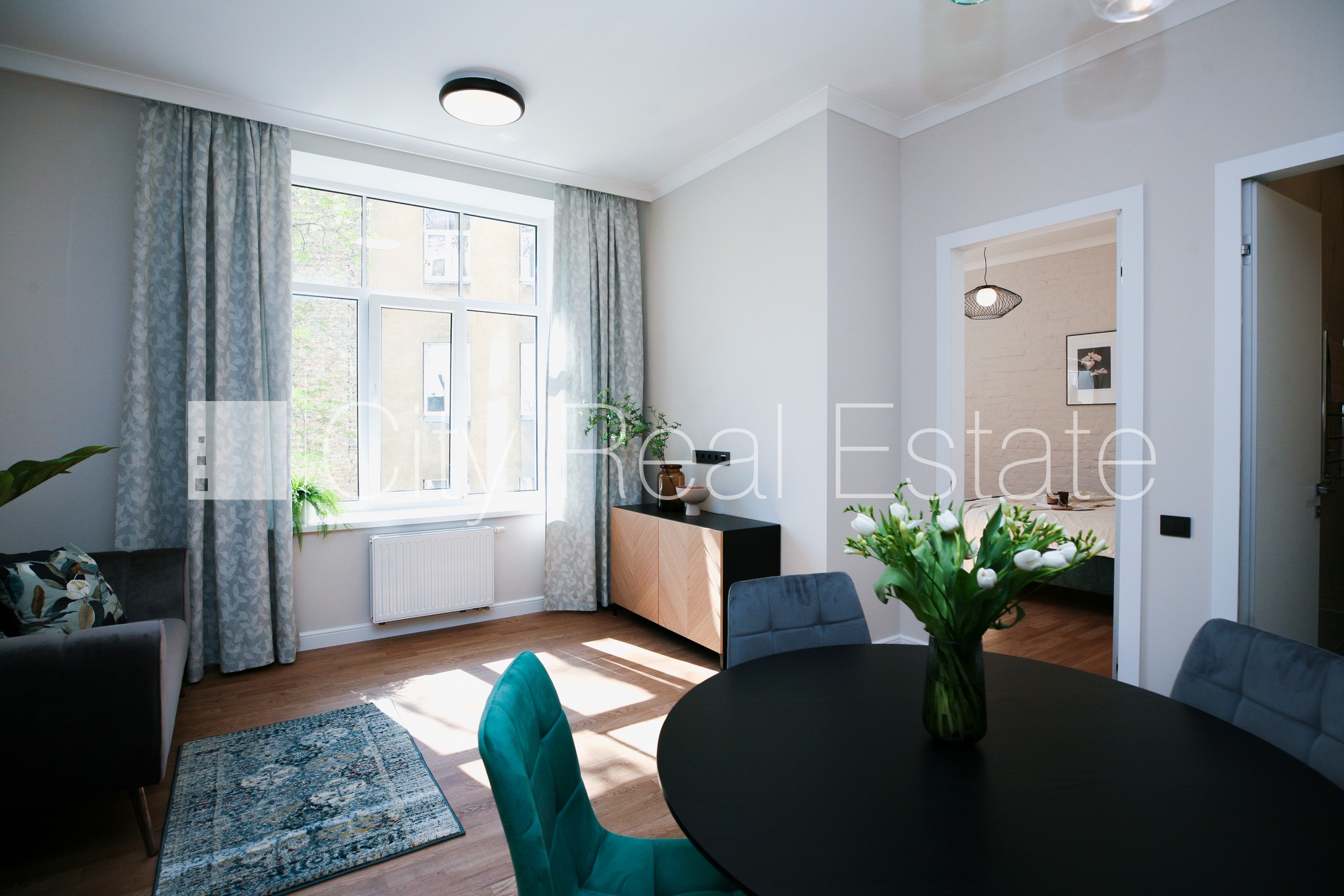 Sludinājumi. Renovēta māja, slēgts pagalms, dušas kabīne, dīvāns, divguļamā gulta, virtuves galds, krēsli, Cena: 750 EUR/mēn Foto #6