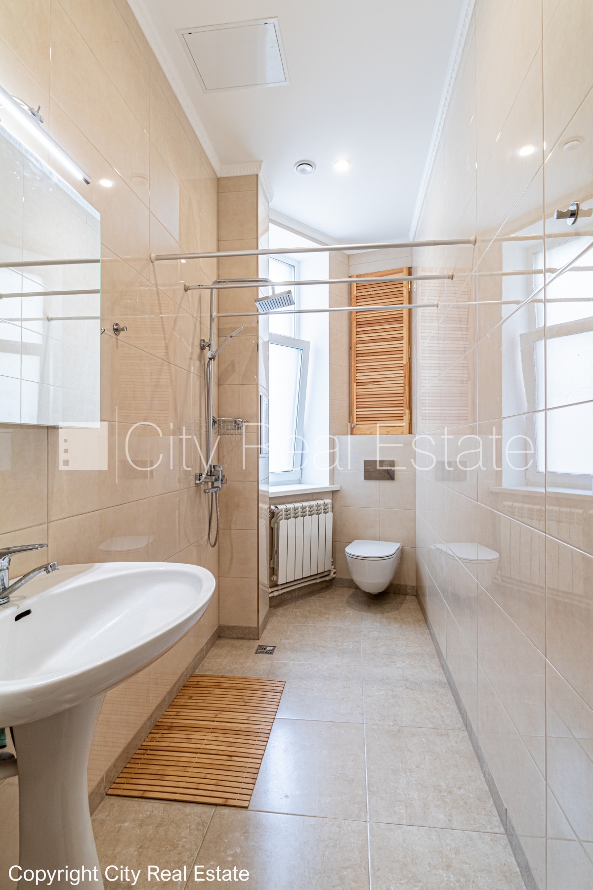 Sludinājumi. Zeme īpašumā, fasādes māja, renovēta māja, dzīvokļu skaits ēkā  10 gab., mainīts Jumta segums, Cena: 225000 EUR Foto #9