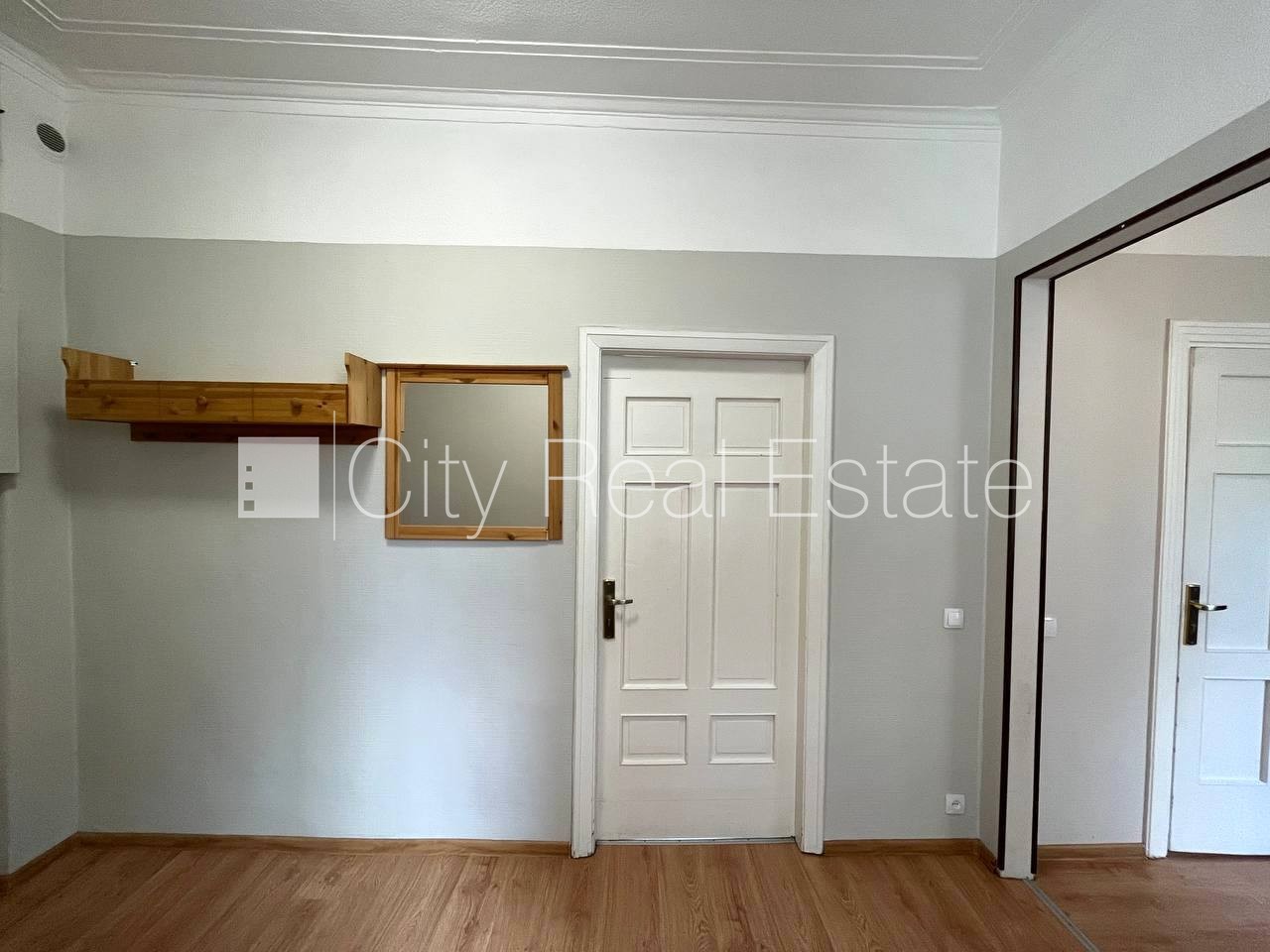 Sludinājumi. Ir lifts, logi vērsti mājas abās pusēs, centrālā apkure, sanitārais mezgls atsevišķs, vanna, Cena: 1050 EUR/mēn Foto #7