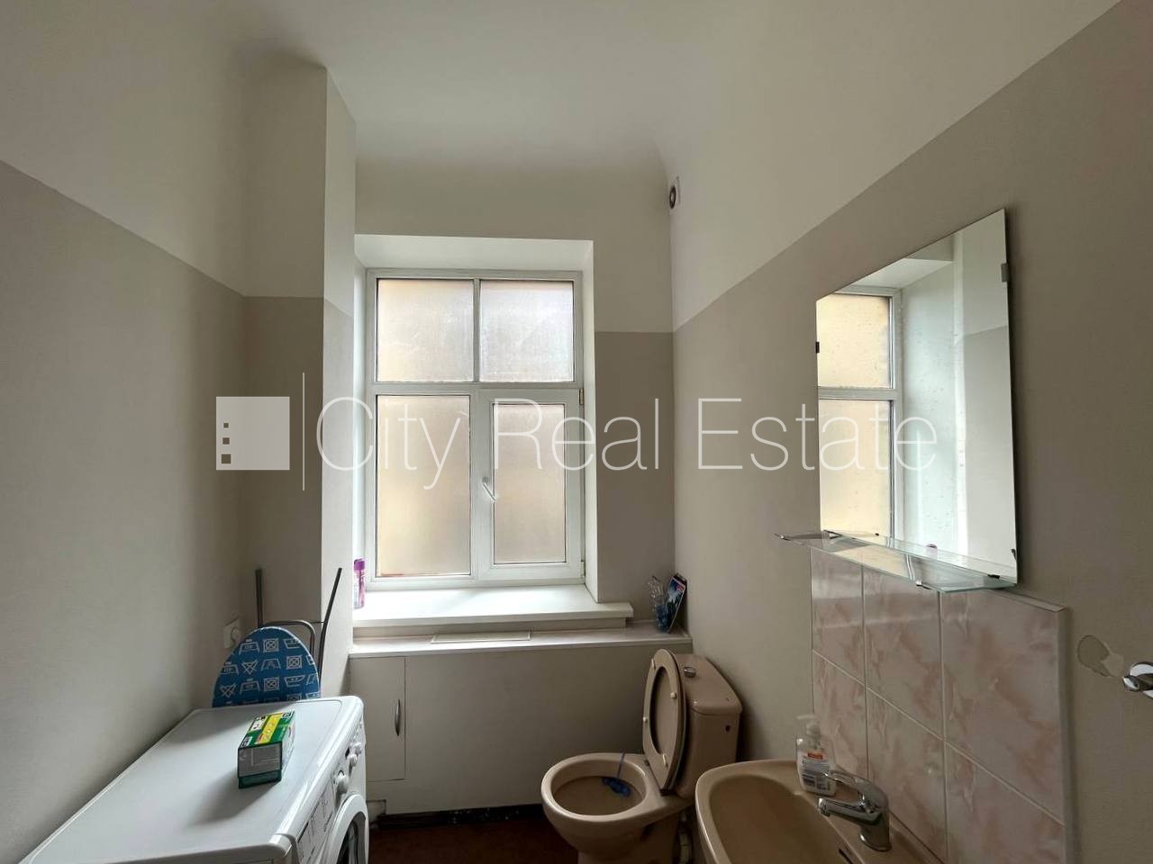 Sludinājumi. Ir lifts, logi vērsti mājas abās pusēs, centrālā apkure, sanitārais mezgls atsevišķs, vanna, Cena: 1050 EUR/mēn Foto #19