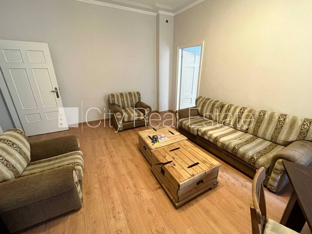 Sludinājumi. Ir lifts, logi vērsti mājas abās pusēs, centrālā apkure, sanitārais mezgls atsevišķs, vanna, Cena: 1050 EUR/mēn Foto #12