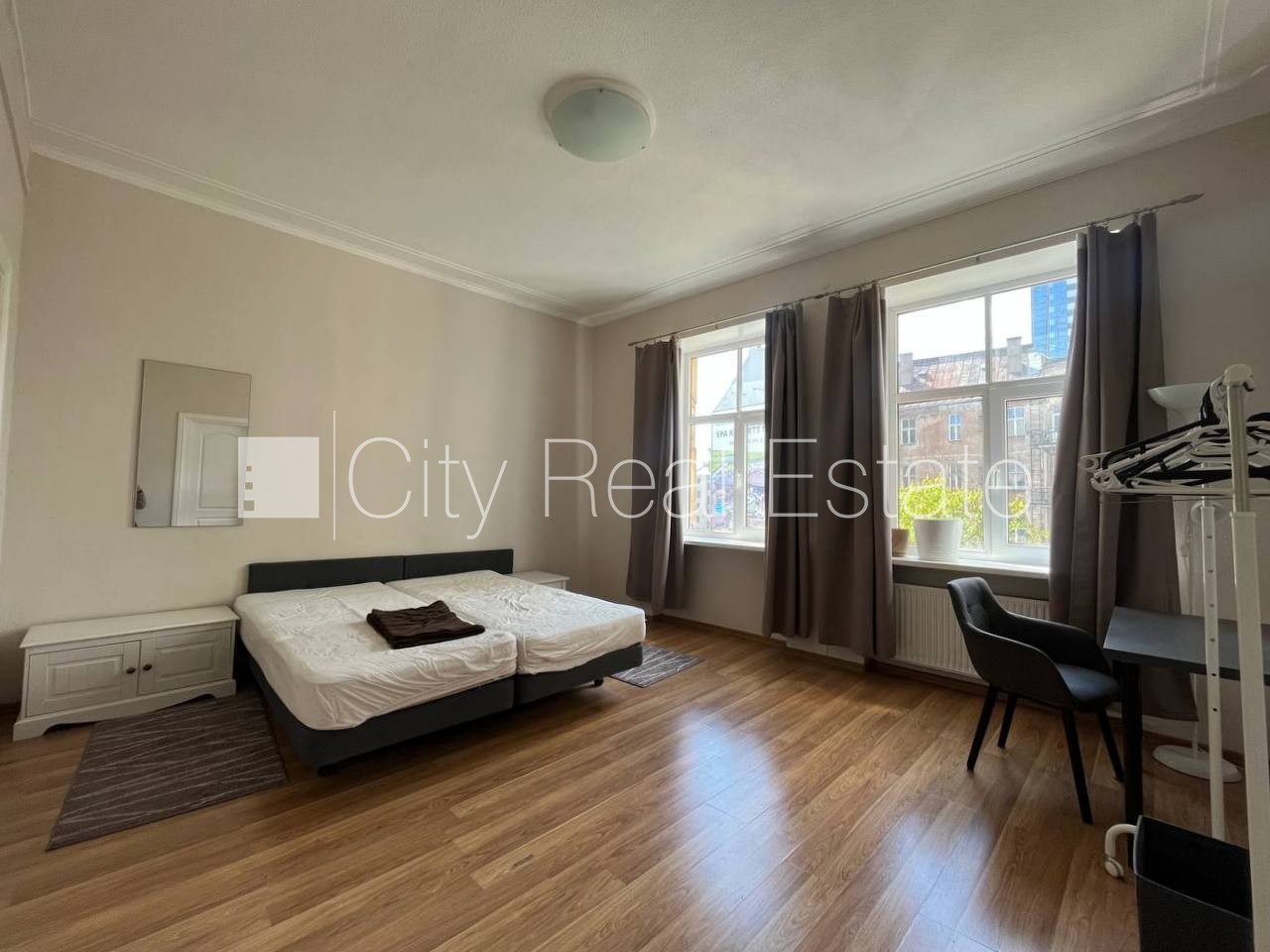 Sludinājumi. Ir lifts, logi vērsti mājas abās pusēs, centrālā apkure, sanitārais mezgls atsevišķs, vanna, Cena: 1050 EUR/mēn Foto #3