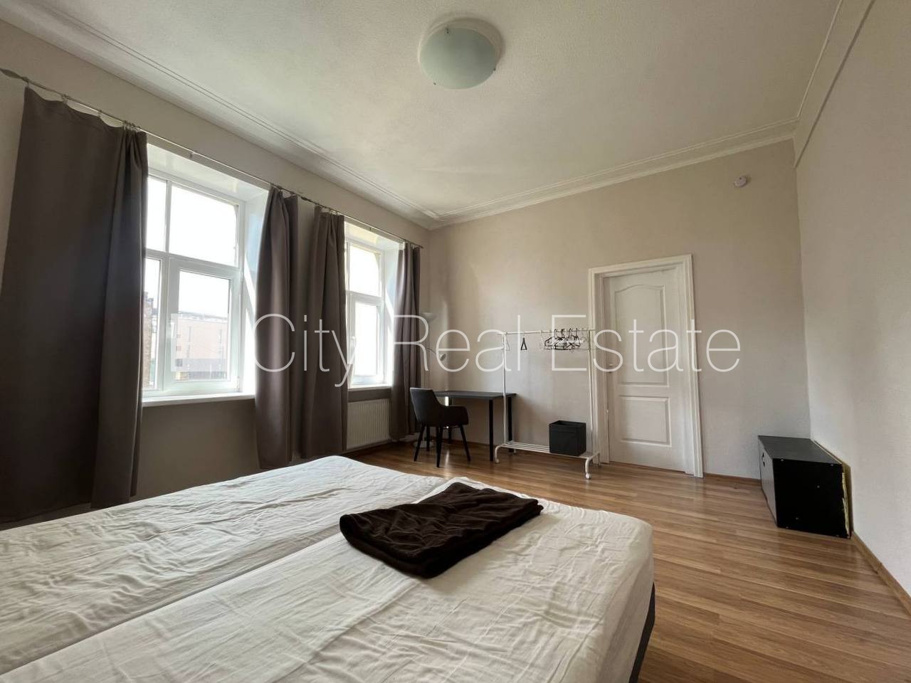 Sludinājumi. Ir lifts, logi vērsti mājas abās pusēs, centrālā apkure, sanitārais mezgls atsevišķs, vanna, Cena: 1050 EUR/mēn Foto #4