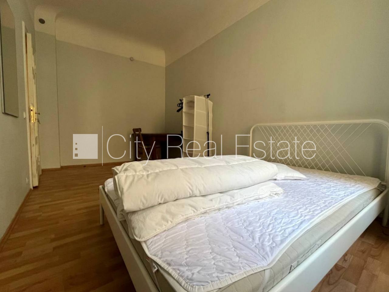 Sludinājumi. Ir lifts, logi vērsti mājas abās pusēs, centrālā apkure, sanitārais mezgls atsevišķs, vanna, Cena: 1050 EUR/mēn Foto #5