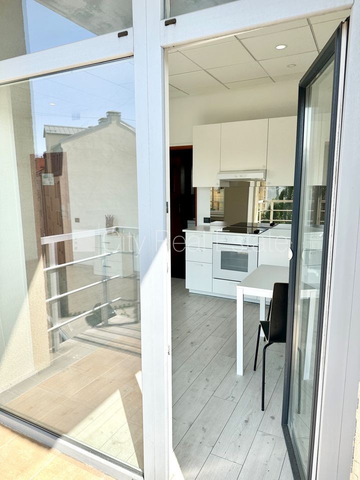 Sludinājumi. Jaunceltne, fasādes māja, ieeja no ielas, ir lifts, kāpņu telpa pēc kosmētiskā remonta, balkons, Cena: 360 EUR/mēn Foto #12