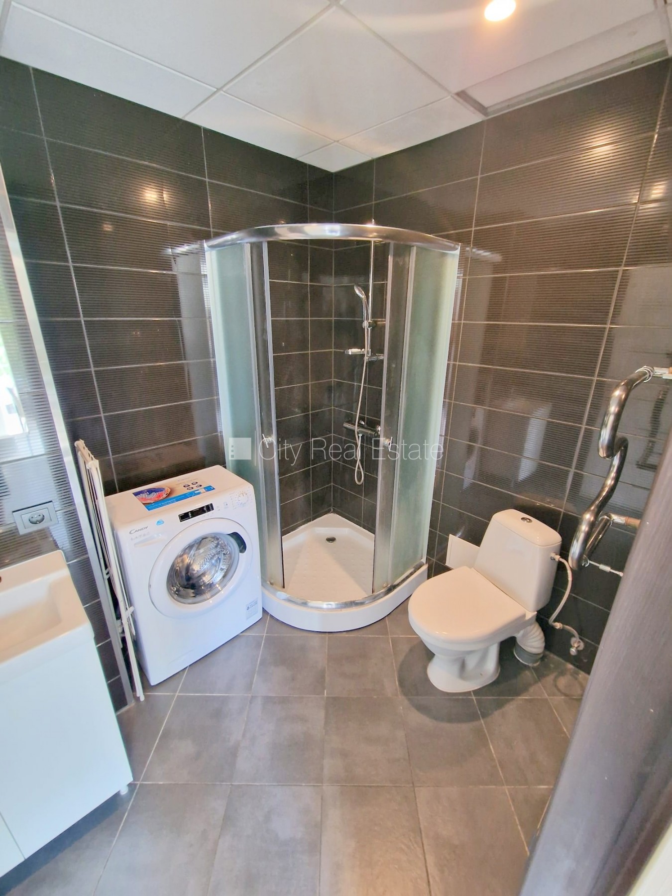 Sludinājumi. Jaunceltne, fasādes māja, ieeja no ielas, ir lifts, kāpņu telpa pēc kosmētiskā remonta, balkons, Cena: 360 EUR/mēn Foto #17