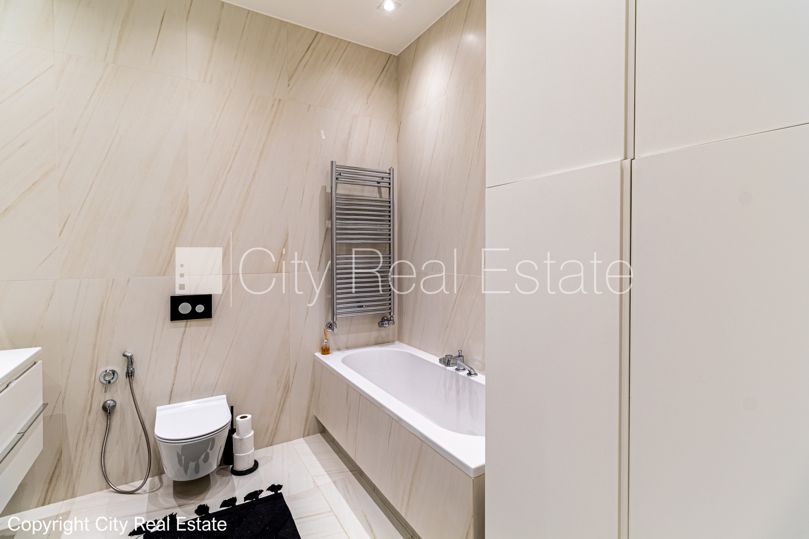 Sludinājumi. Renovēta māja, slēgts pagalms, iespēja nomāt autostāvvietu, apsargāta autostāvvieta, apsargāts Cena: 295000 EUR Foto #7