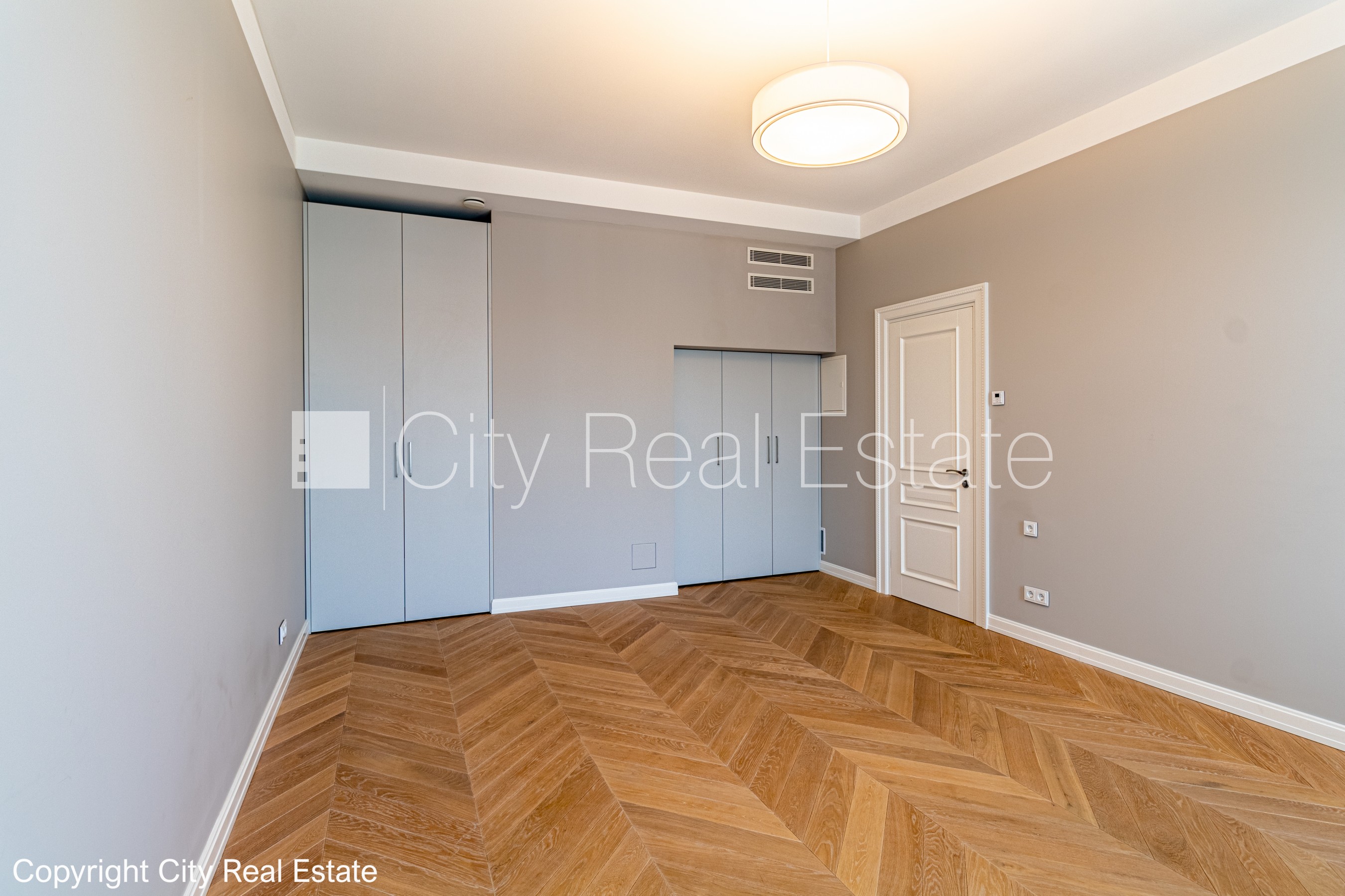 Sludinājumi. Renovēta māja, slēgts pagalms, iespēja nomāt autostāvvietu, apsargāta autostāvvieta, ieeja no ielas Cena: 755000 EUR Foto #7