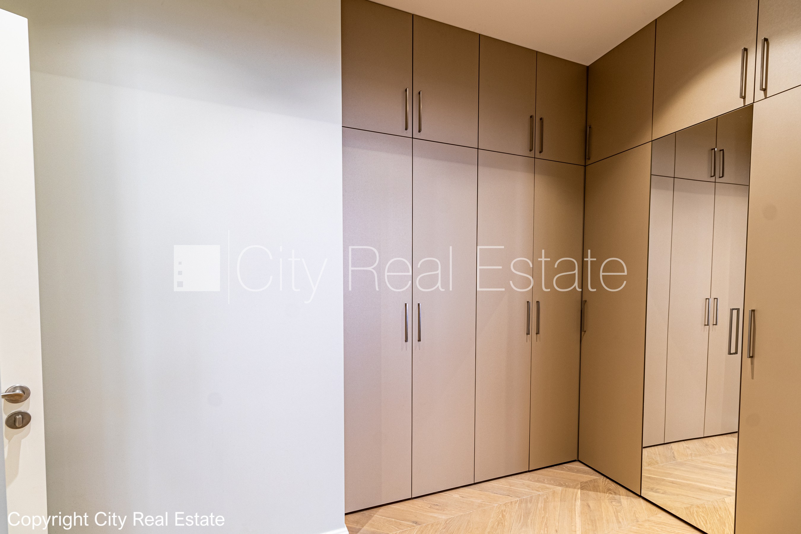 Sludinājumi. Renovēta māja, slēgts pagalms, iespēja nomāt autostāvvietu, apsargāta autostāvvieta, ieeja no ielas Cena: 755000 EUR Foto #12