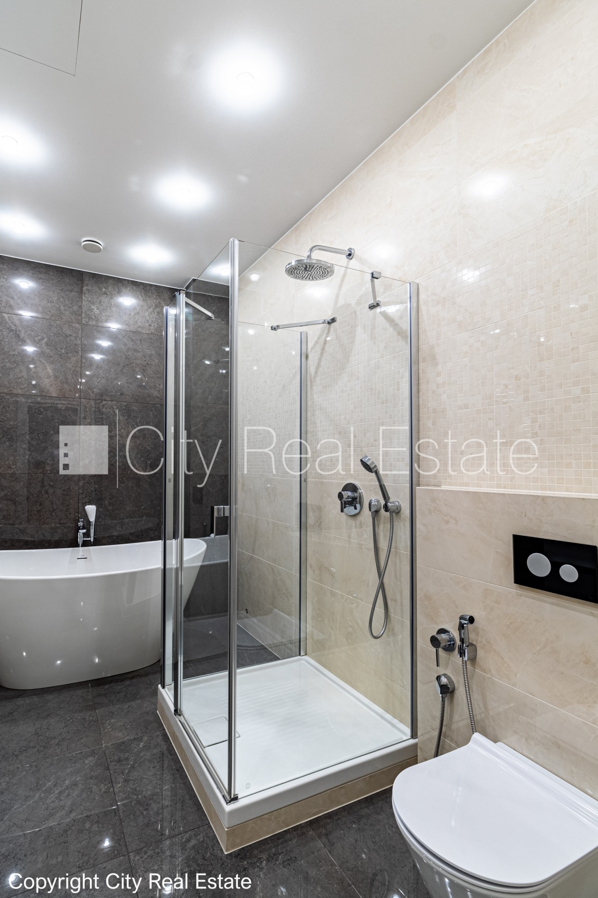 Sludinājumi. Renovēta māja, slēgts pagalms, iespēja nomāt autostāvvietu, apsargāta autostāvvieta, ieeja no ielas Cena: 755000 EUR Foto #15