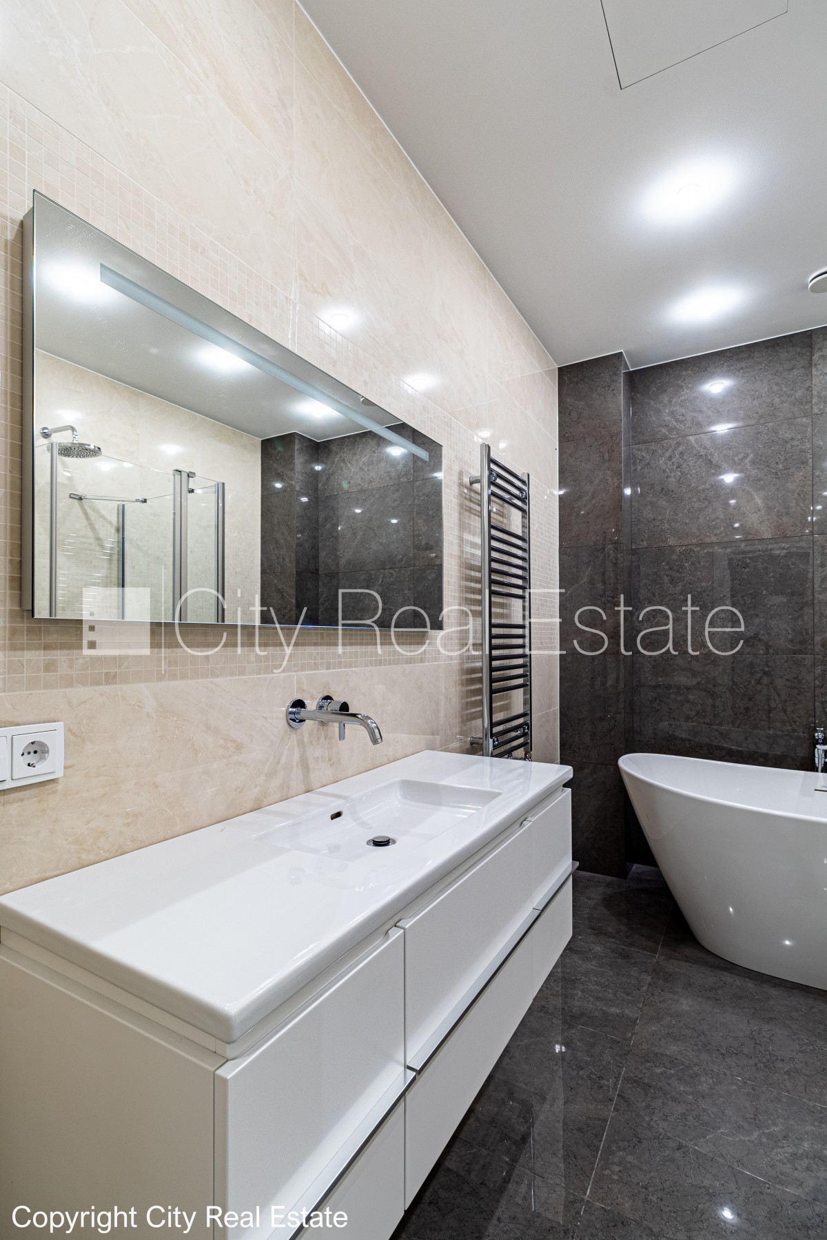 Sludinājumi. Renovēta māja, slēgts pagalms, iespēja nomāt autostāvvietu, apsargāta autostāvvieta, ieeja no ielas Cena: 755000 EUR Foto #14