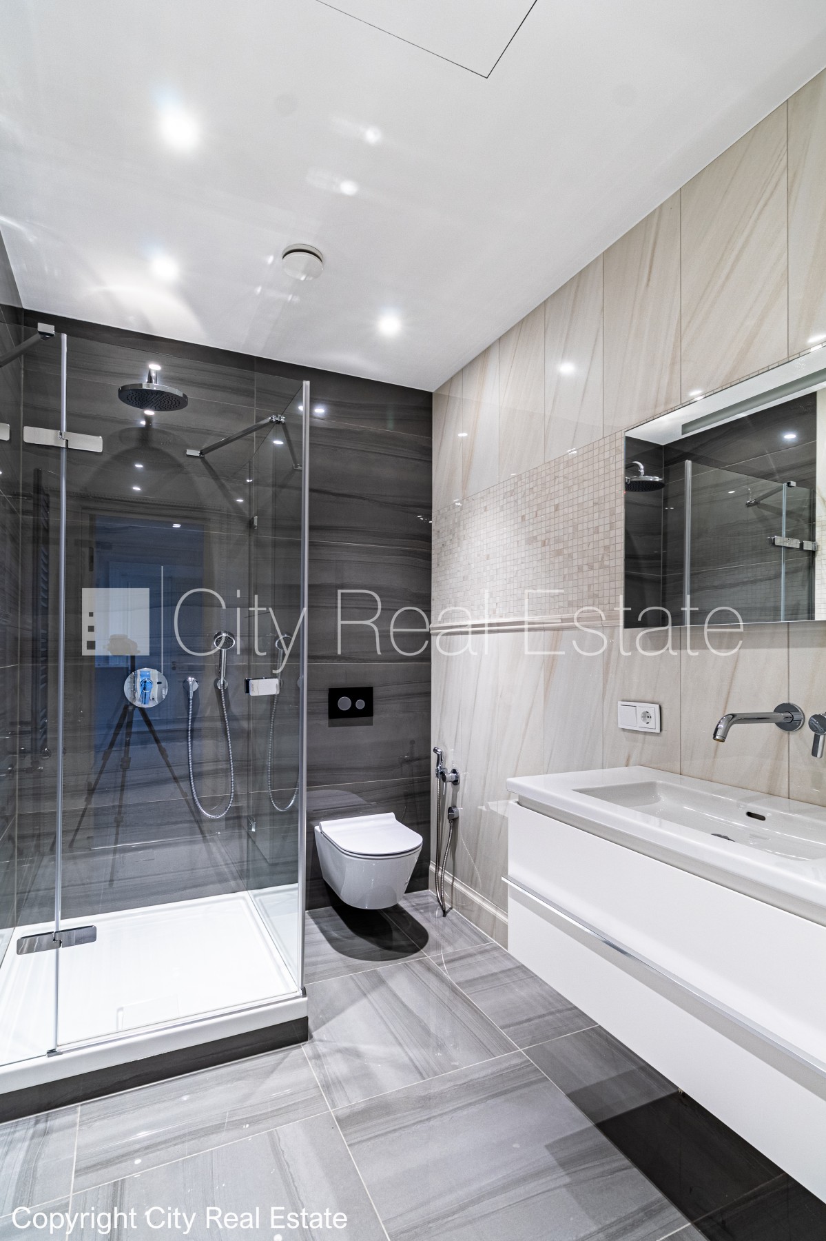 Sludinājumi. Renovēta māja, slēgts pagalms, iespēja nomāt autostāvvietu, apsargāta autostāvvieta, ieeja no ielas Cena: 755000 EUR Foto #16