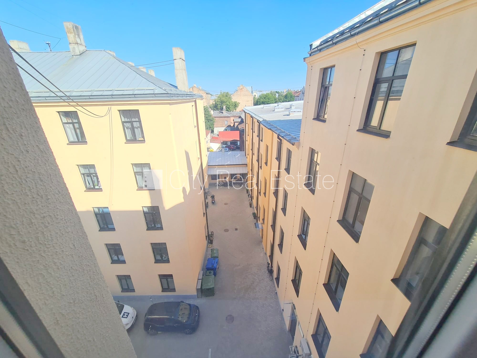 Sludinājumi. Fasādes māja, renovēta māja, slēgts pagalms, ieeja no ielas un pagalma, kāpņu telpa pēc kapitālā Cena: 320 EUR/mēn Foto #9