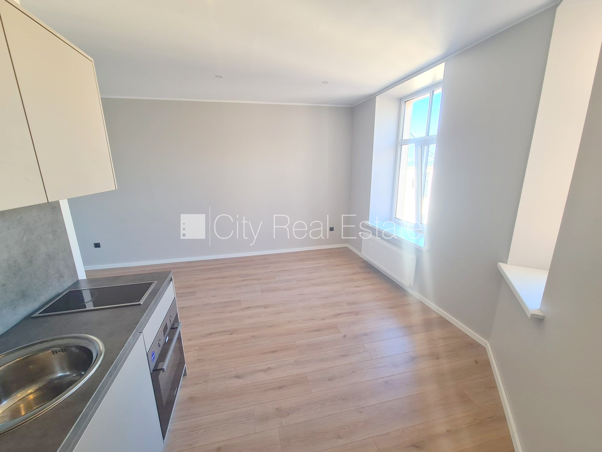 Sludinājumi. Fasādes māja, renovēta māja, slēgts pagalms, ieeja no ielas un pagalma, kāpņu telpa pēc kapitālā Cena: 320 EUR/mēn Foto #7