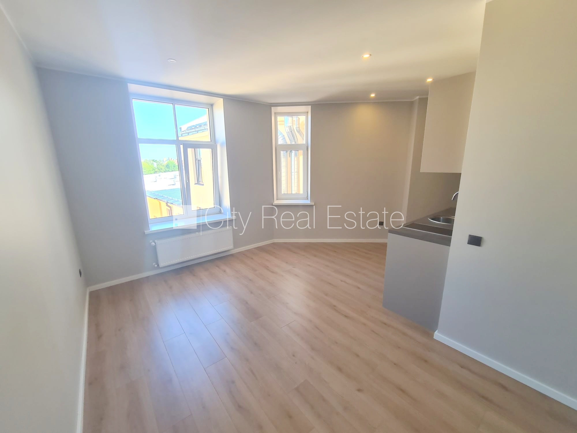 Sludinājumi. Fasādes māja, renovēta māja, slēgts pagalms, ieeja no ielas un pagalma, kāpņu telpa pēc kapitālā Cena: 320 EUR/mēn Foto #6