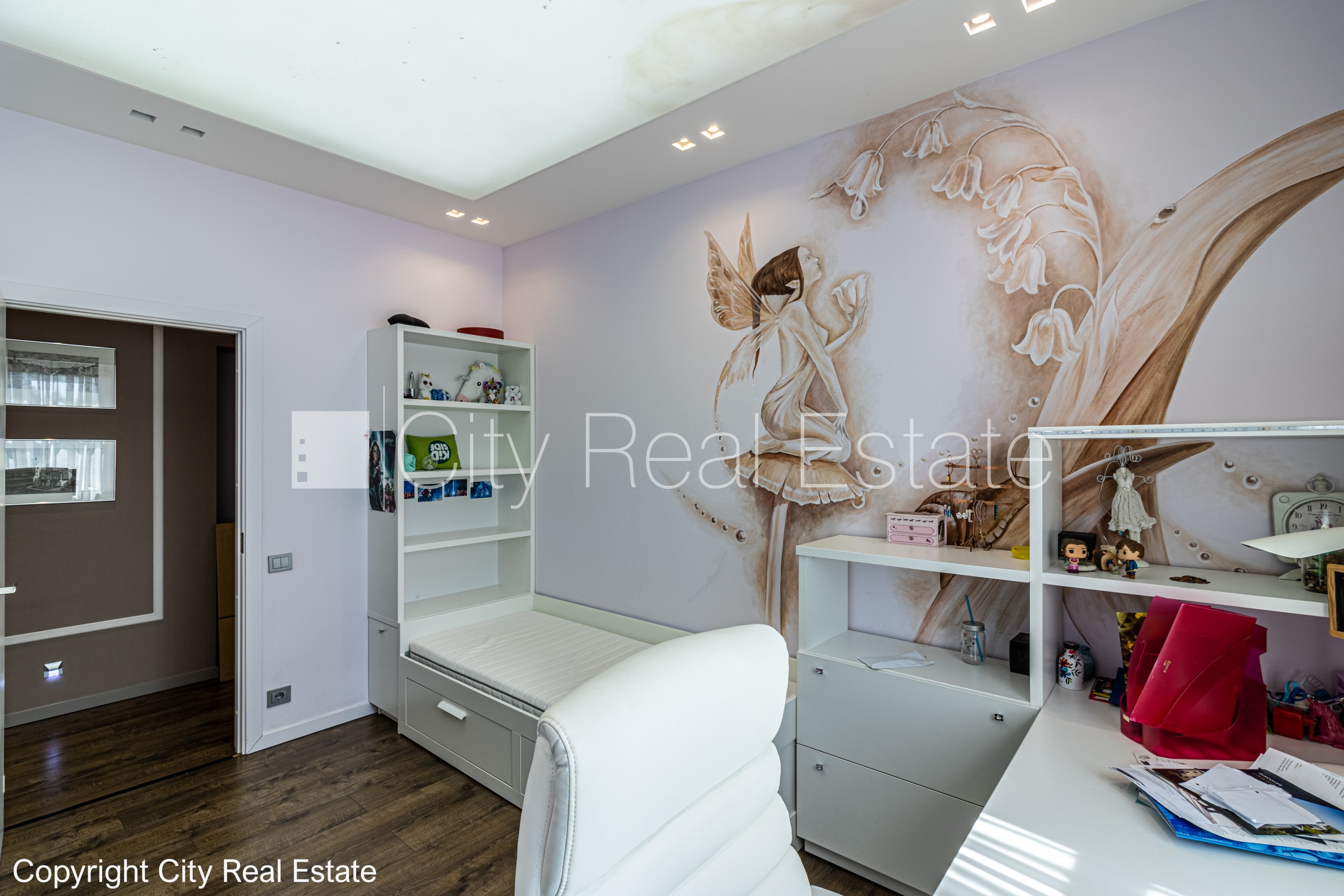 Sludinājumi. Pagalma māja, slēgts pagalms, iespēja nomāt autostāvvietu, teritorijas stāvlaukums noklāts ar Cena: 145000 EUR Foto #4