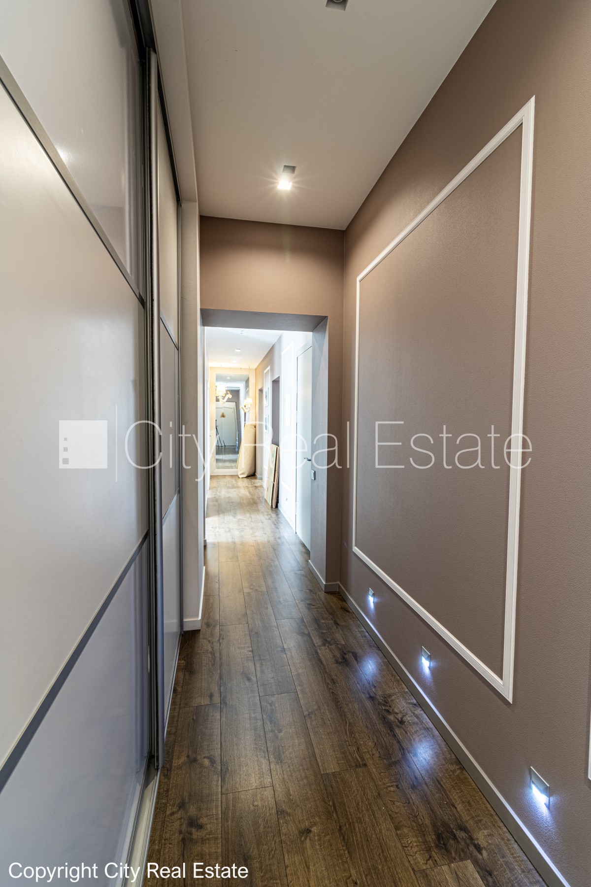 Sludinājumi. Pagalma māja, slēgts pagalms, iespēja nomāt autostāvvietu, teritorijas stāvlaukums noklāts ar Cena: 145000 EUR Foto #15