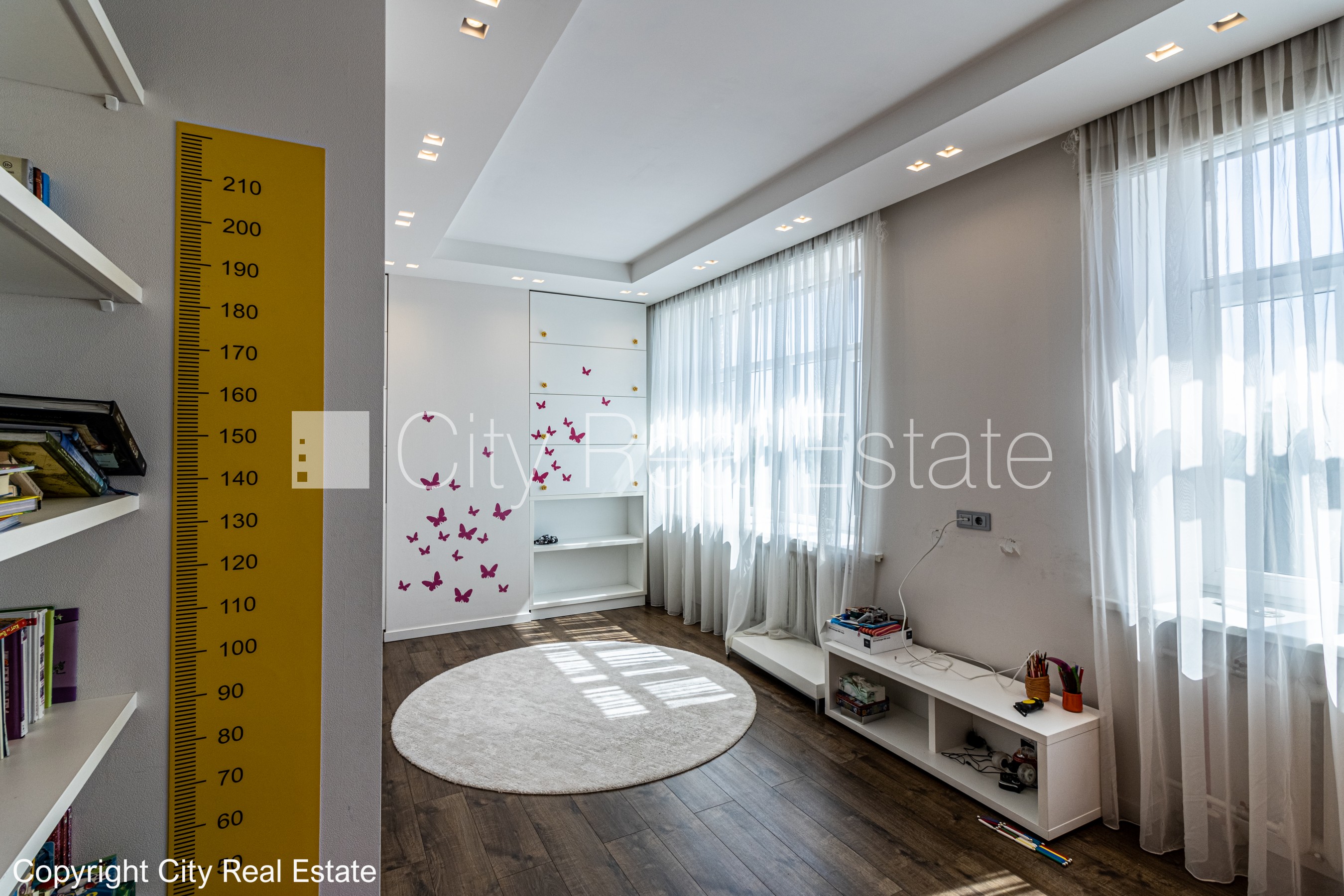 Sludinājumi. Pagalma māja, slēgts pagalms, iespēja nomāt autostāvvietu, teritorijas stāvlaukums noklāts ar Cena: 145000 EUR Foto #2