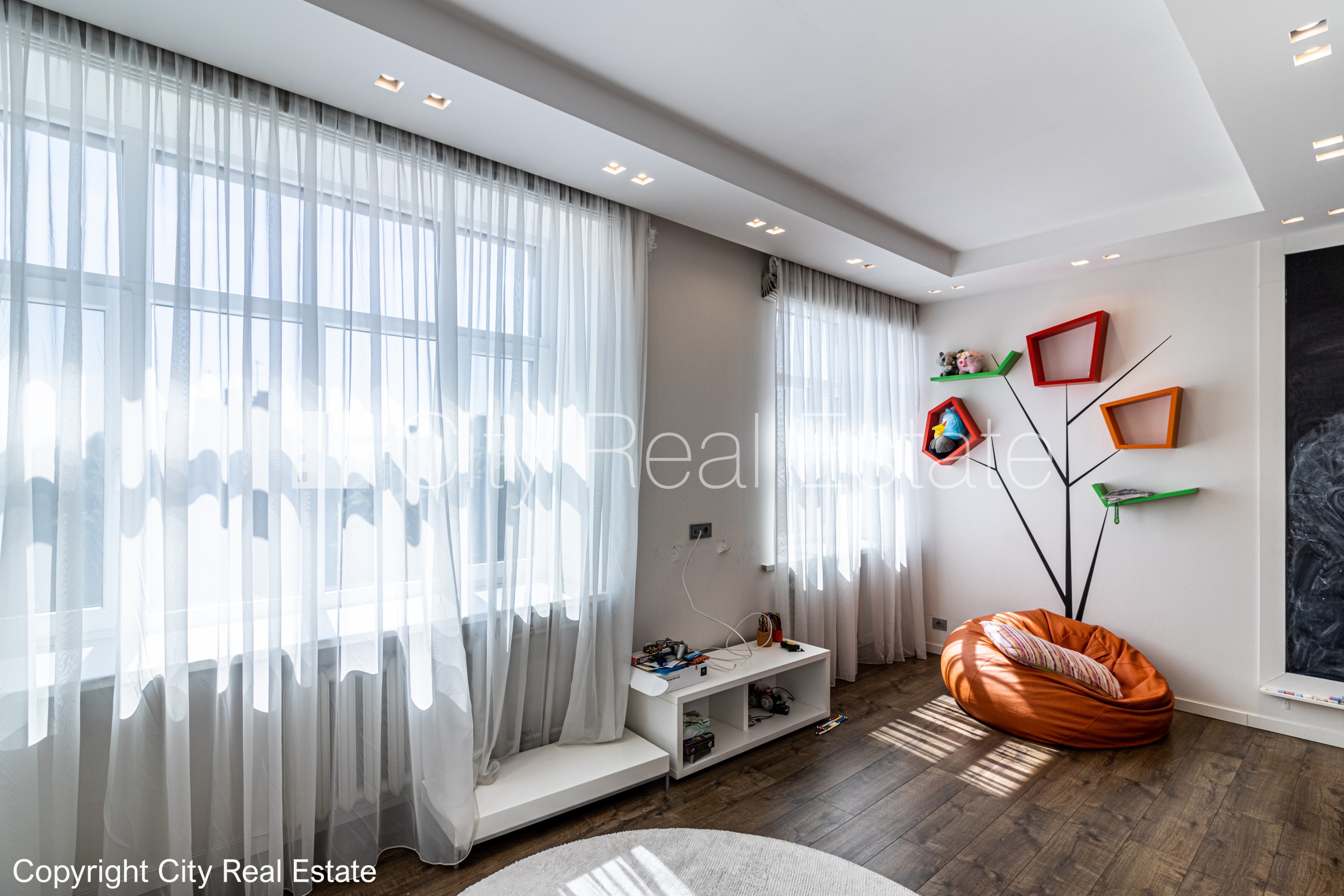 Sludinājumi. Pagalma māja, slēgts pagalms, iespēja nomāt autostāvvietu, teritorijas stāvlaukums noklāts ar Cena: 145000 EUR Foto #7