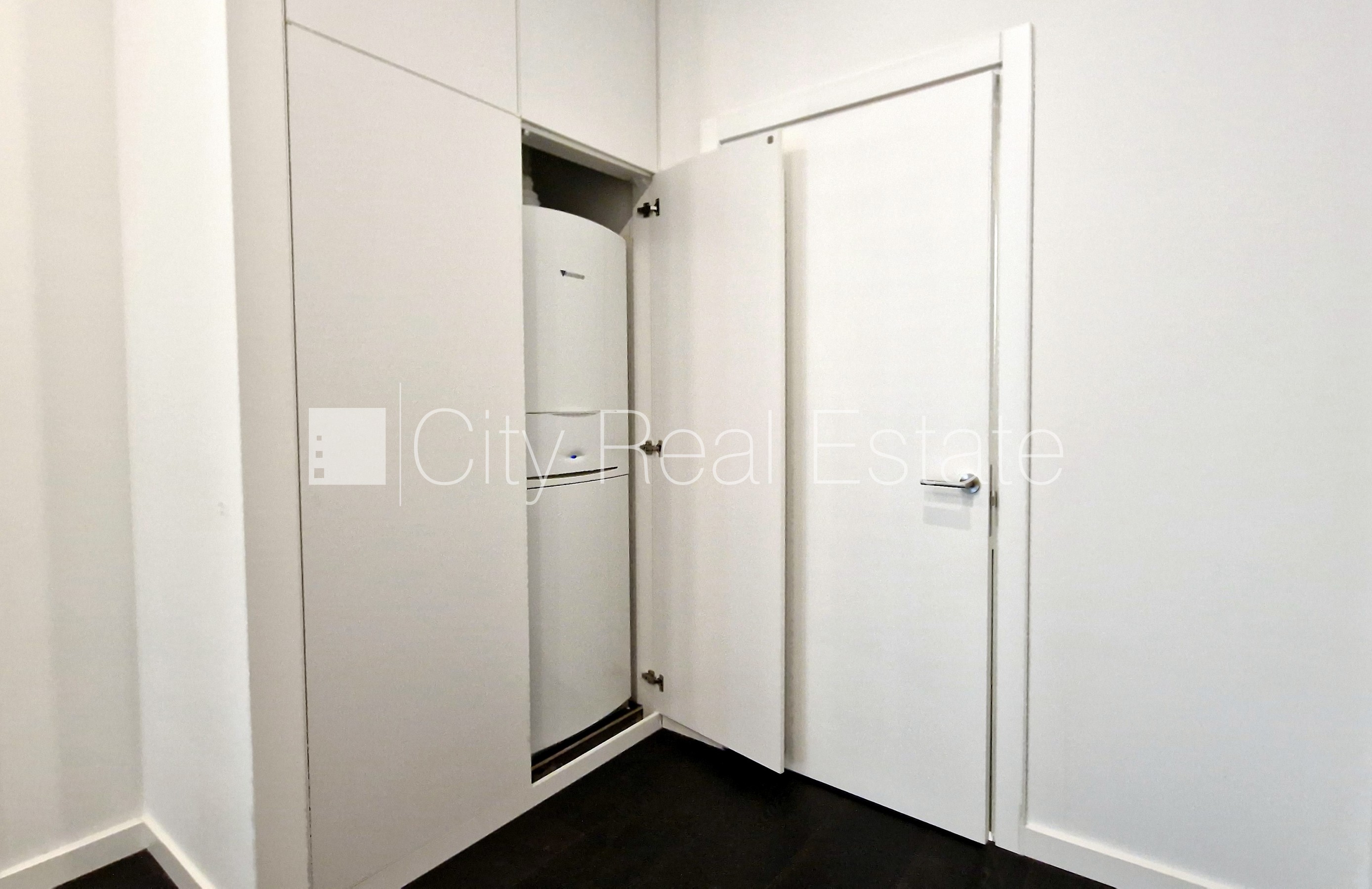 Sludinājumi. Projekts - Astra House, zeme īpašumā, jaunceltne, monolīta betona sienas, viena kvadrātmetra Cena: 408600 EUR Foto #22