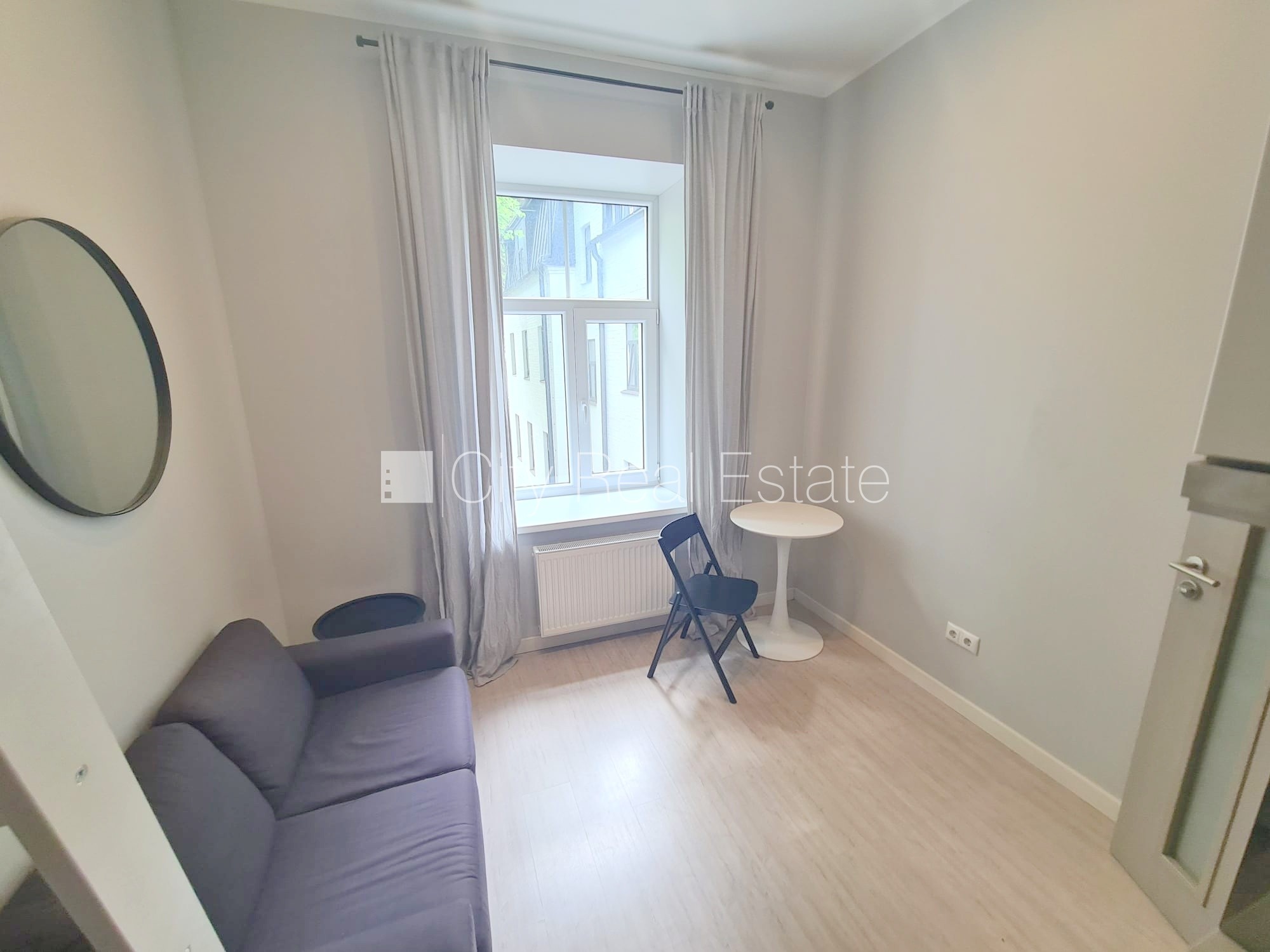 Sludinājumi. Pagalma ēka, renovēta māja, slēgts pagalms, ieeja no ielas un pagalma, kāpņu telpa pēc kapitālā Cena: 310 EUR/mēn Foto #6