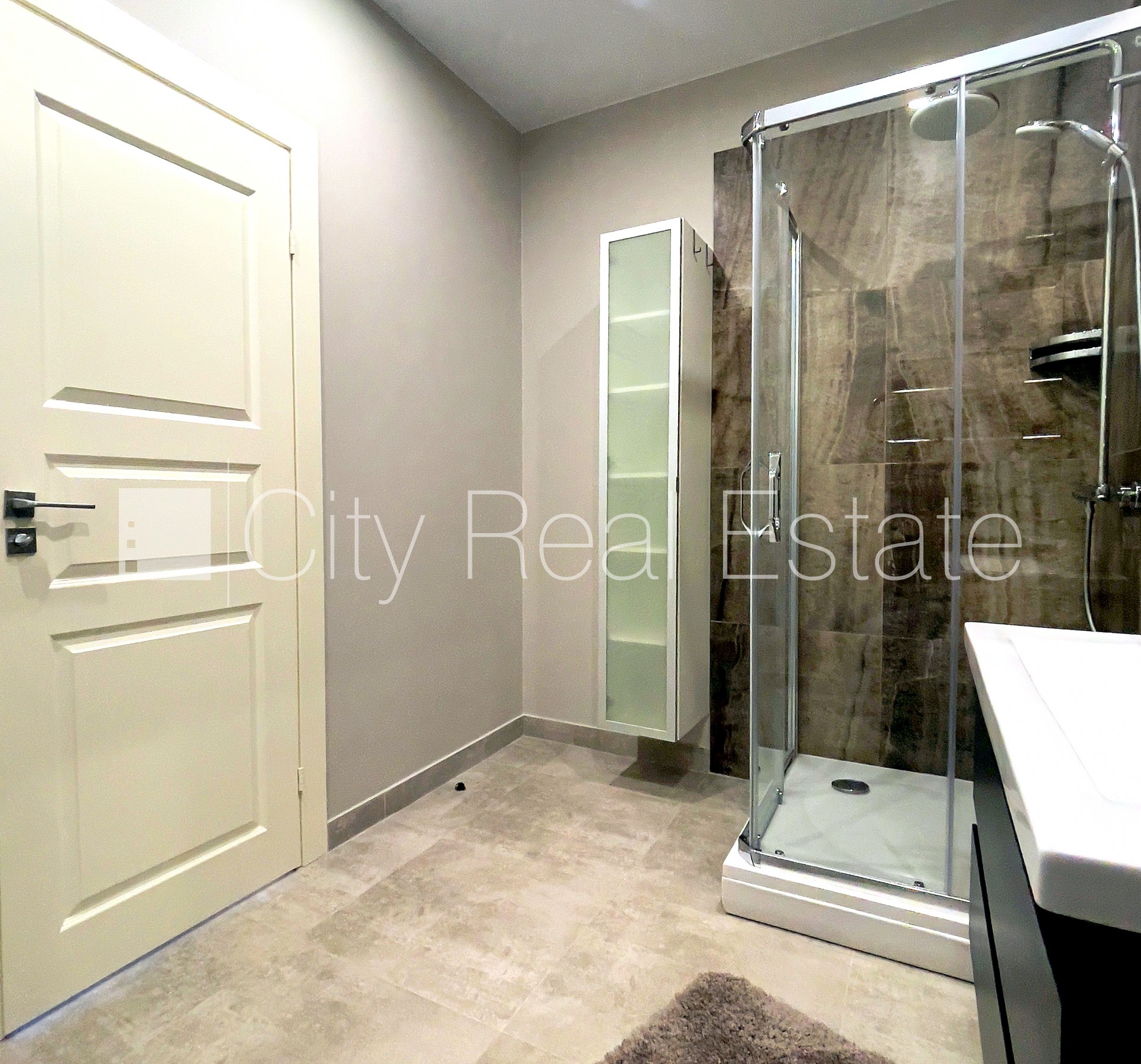 Sludinājumi. Projekts - Summertime, jaunceltne, labiekārtots apzaļumots pagalms, teritorijas iebrauktuves vārti Cena: 800 EUR/mēn Foto #16