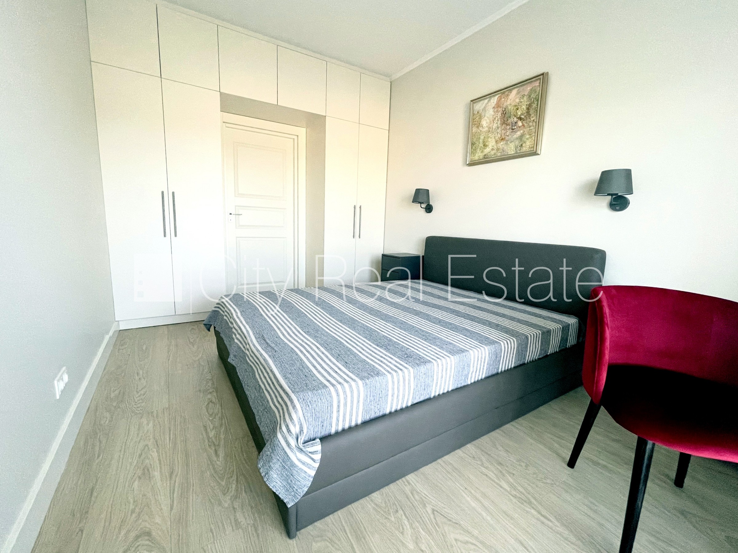 Sludinājumi. Projekts - Summertime, jaunceltne, labiekārtots apzaļumots pagalms, teritorijas iebrauktuves vārti Cena: 800 EUR/mēn Foto #8