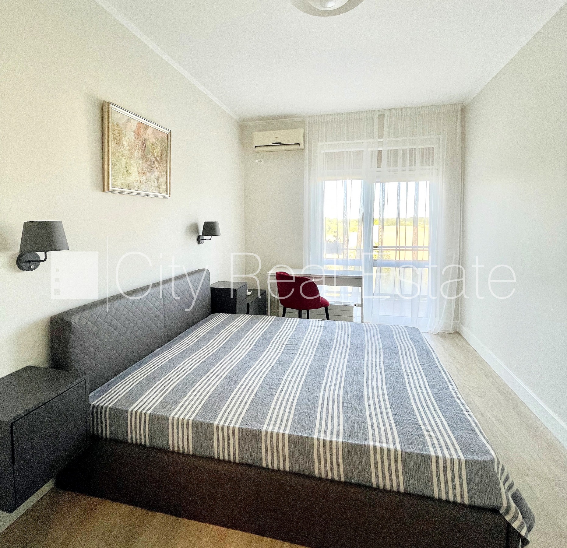 Sludinājumi. Projekts - Summertime, jaunceltne, labiekārtots apzaļumots pagalms, teritorijas iebrauktuves vārti Cena: 800 EUR/mēn Foto #9