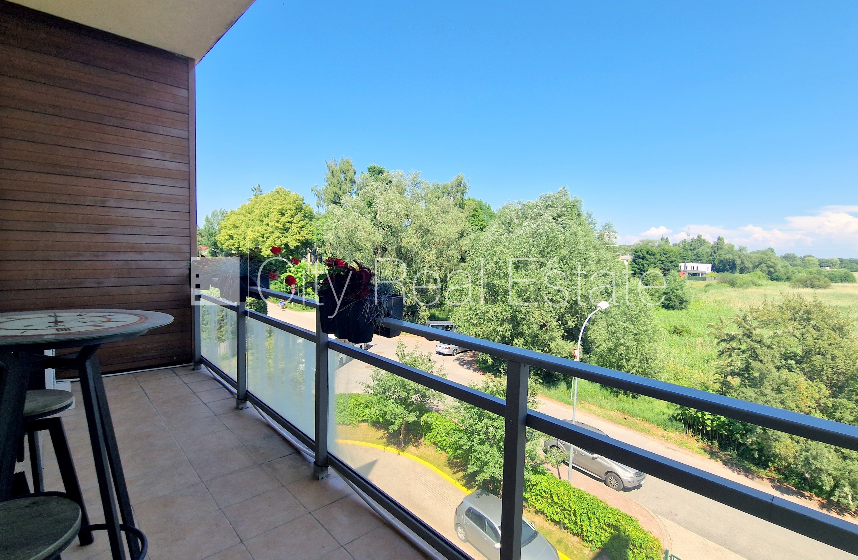 Sludinājumi. Projekts - Summertime, jaunceltne, labiekārtots apzaļumots pagalms, teritorijas iebrauktuves vārti Cena: 800 EUR/mēn Foto #13