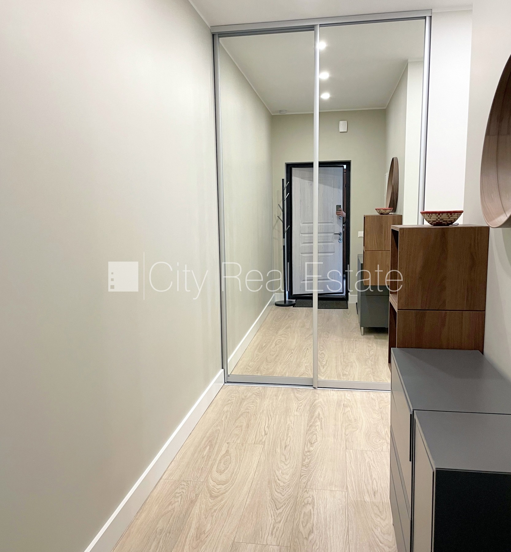 Sludinājumi. Projekts - Summertime, jaunceltne, labiekārtots apzaļumots pagalms, teritorijas iebrauktuves vārti Cena: 800 EUR/mēn Foto #21