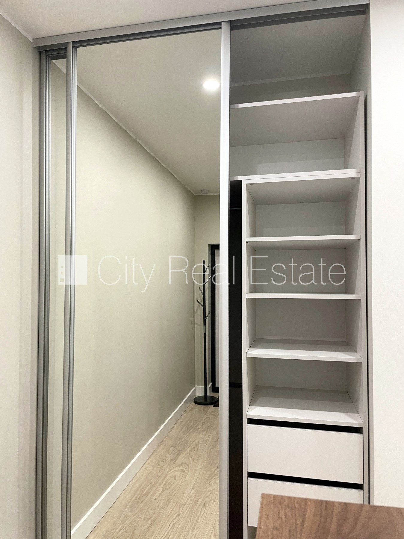 Sludinājumi. Projekts - Summertime, jaunceltne, labiekārtots apzaļumots pagalms, teritorijas iebrauktuves vārti Cena: 800 EUR/mēn Foto #22