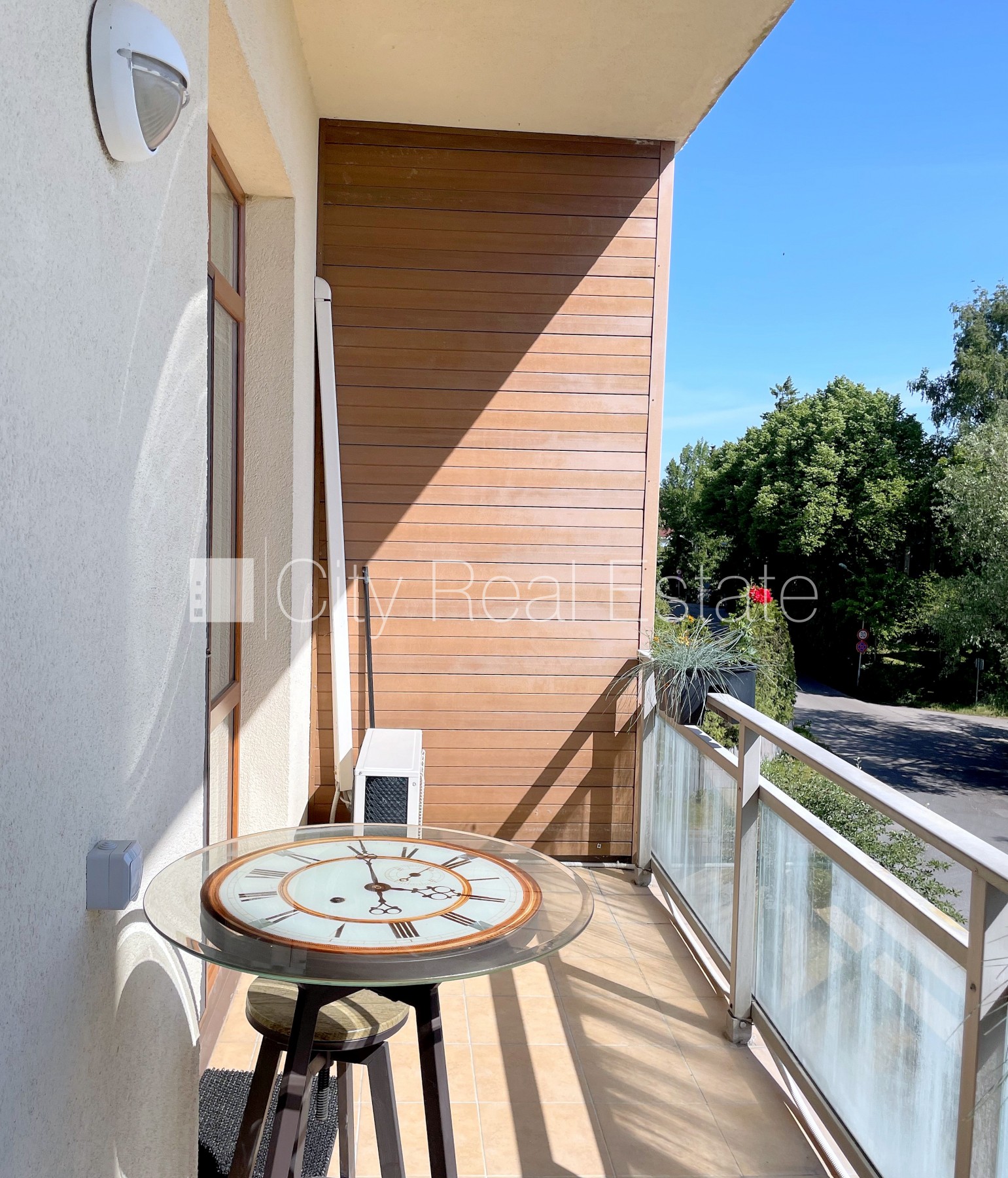 Sludinājumi. Projekts - Summertime, jaunceltne, labiekārtots apzaļumots pagalms, teritorijas iebrauktuves vārti Cena: 800 EUR/mēn Foto #14